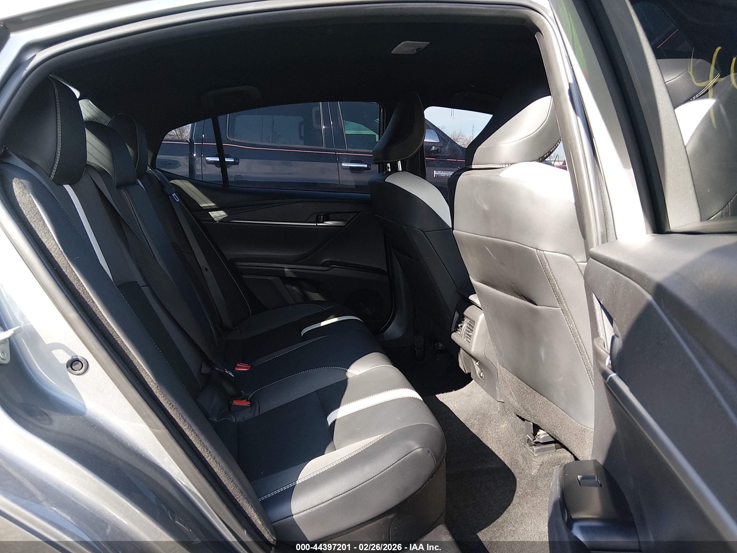 TOYOTA CAMRY image 8