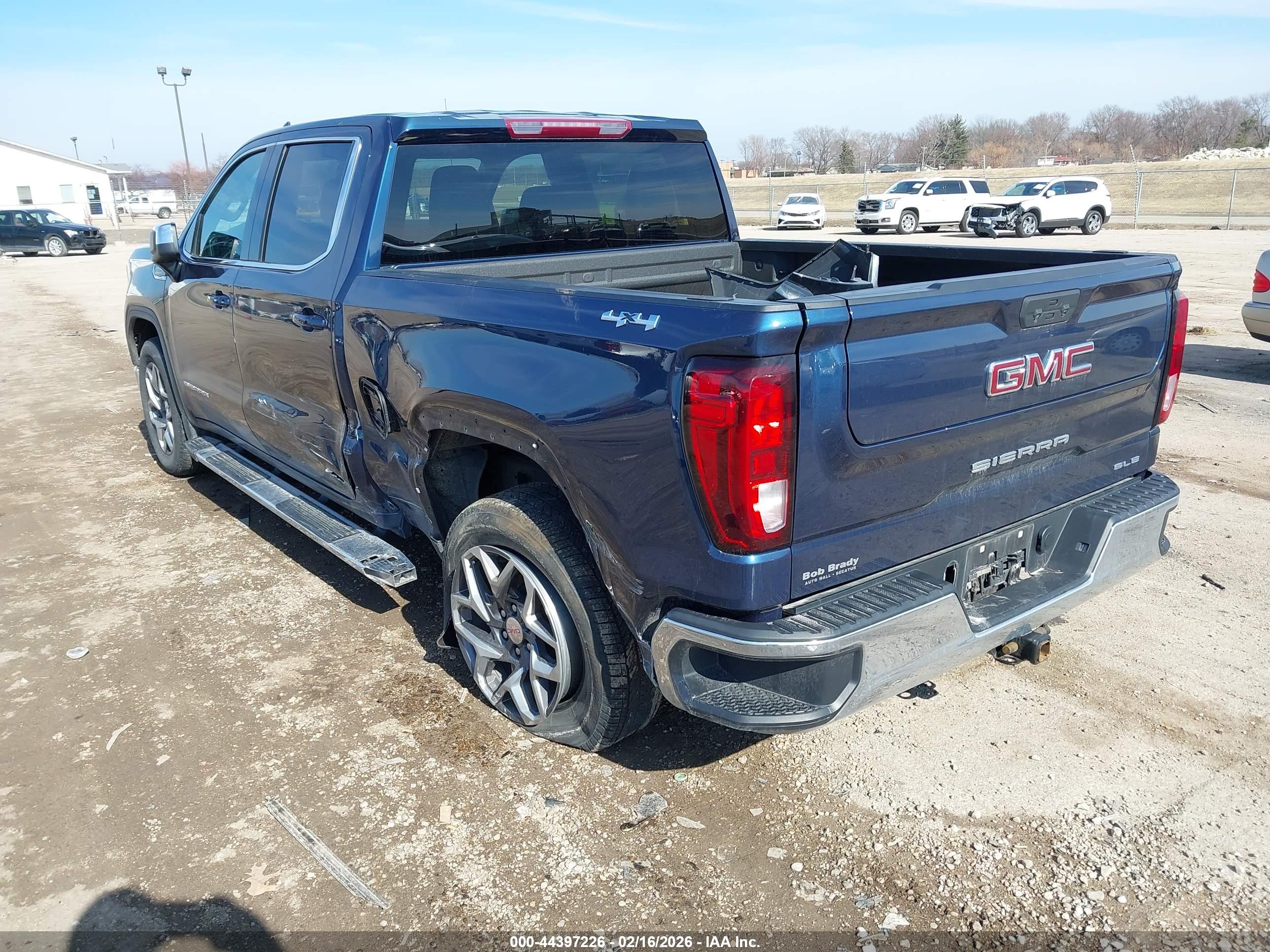 GMC SIERRA image 3