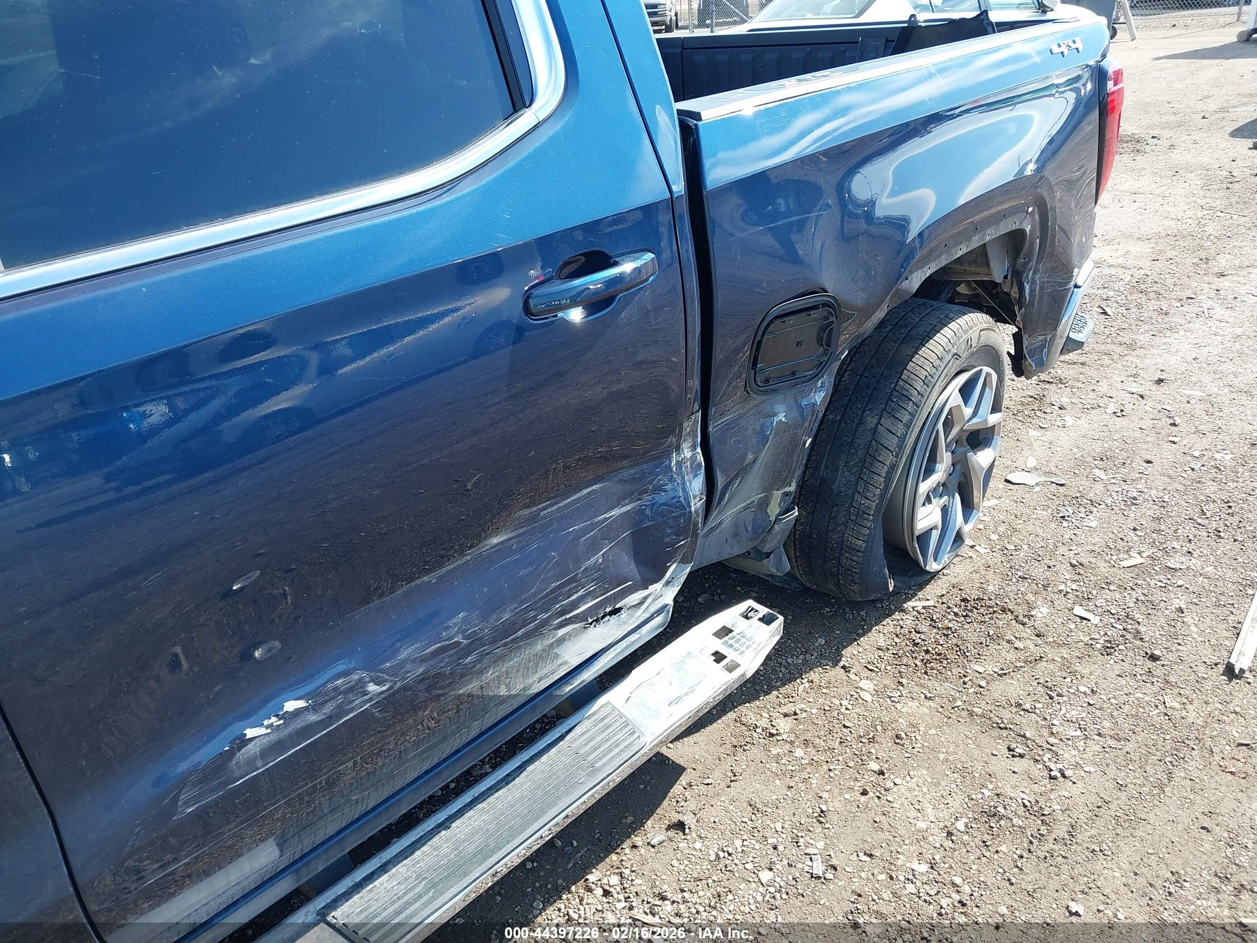 GMC SIERRA image 6