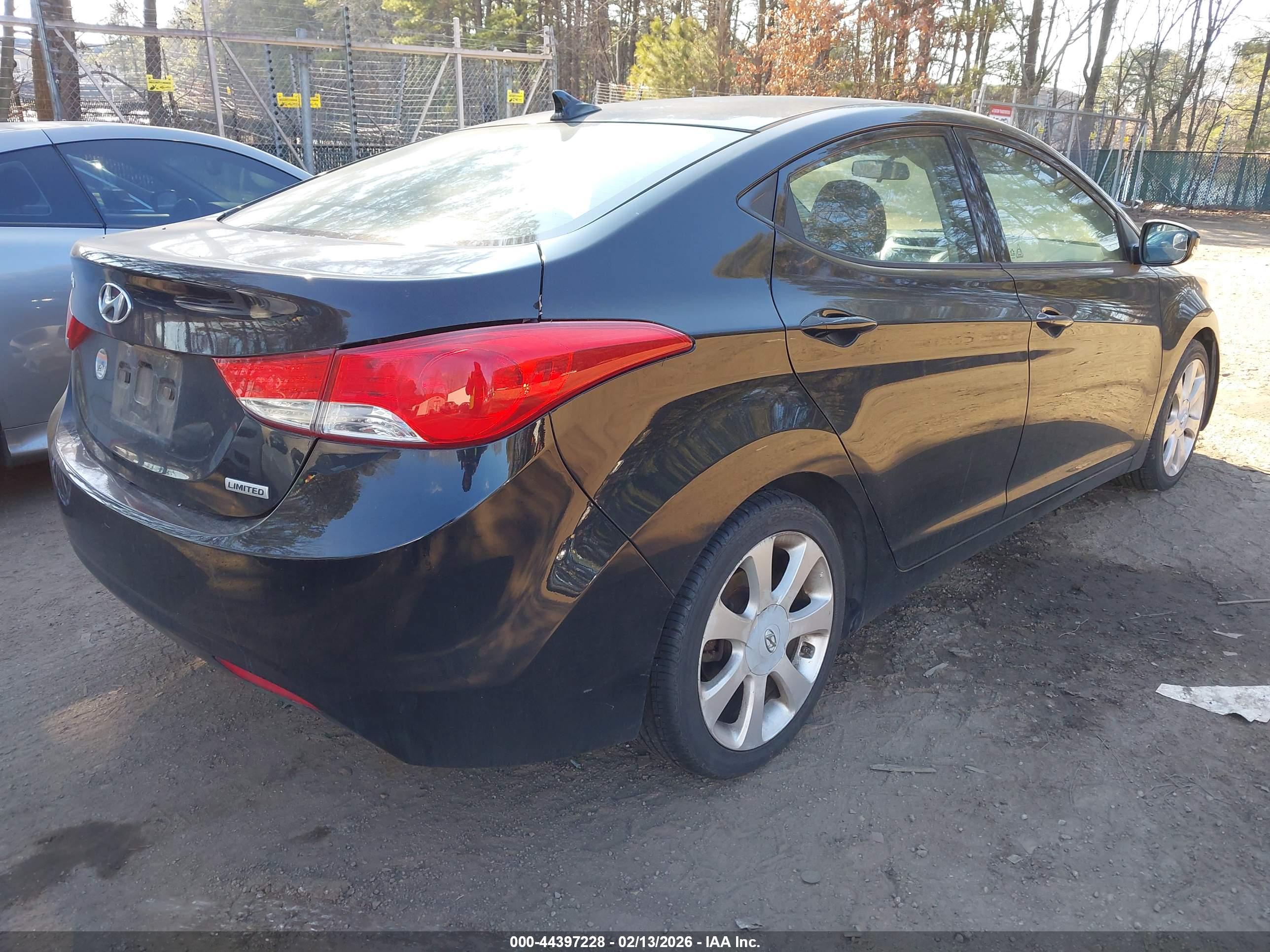 HYUNDAI ELANTRA image 4