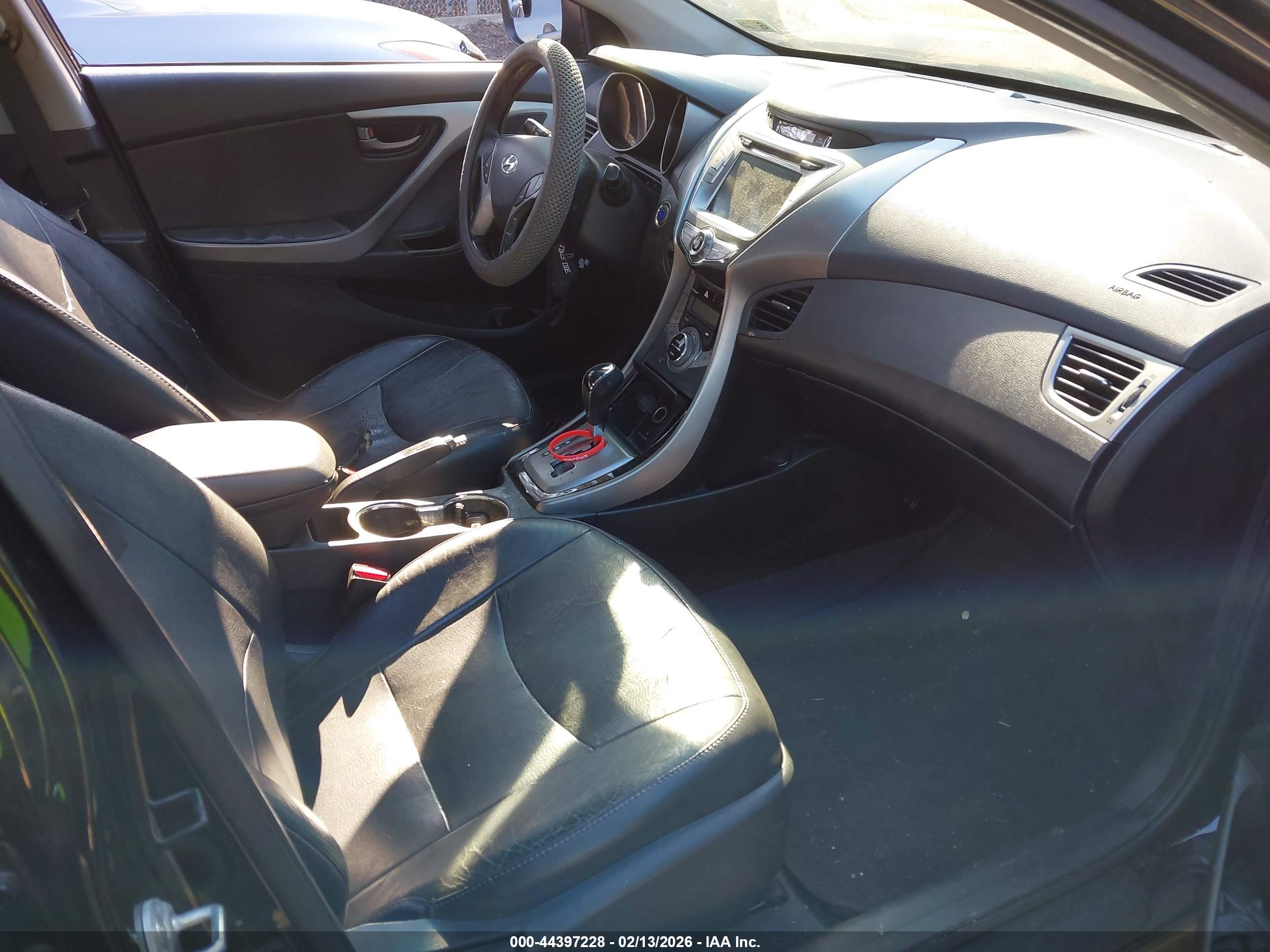 HYUNDAI ELANTRA image 5