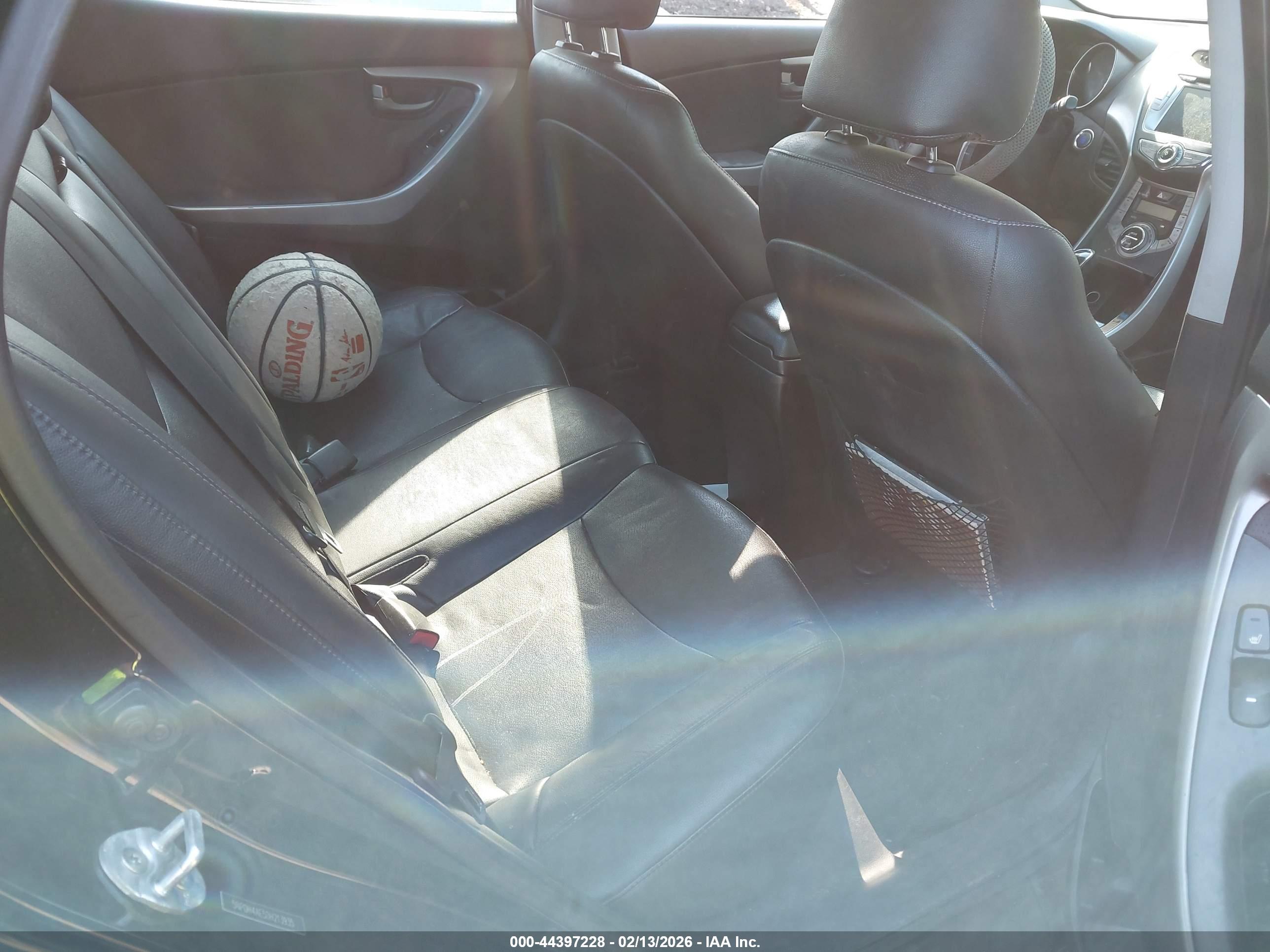 HYUNDAI ELANTRA image 8