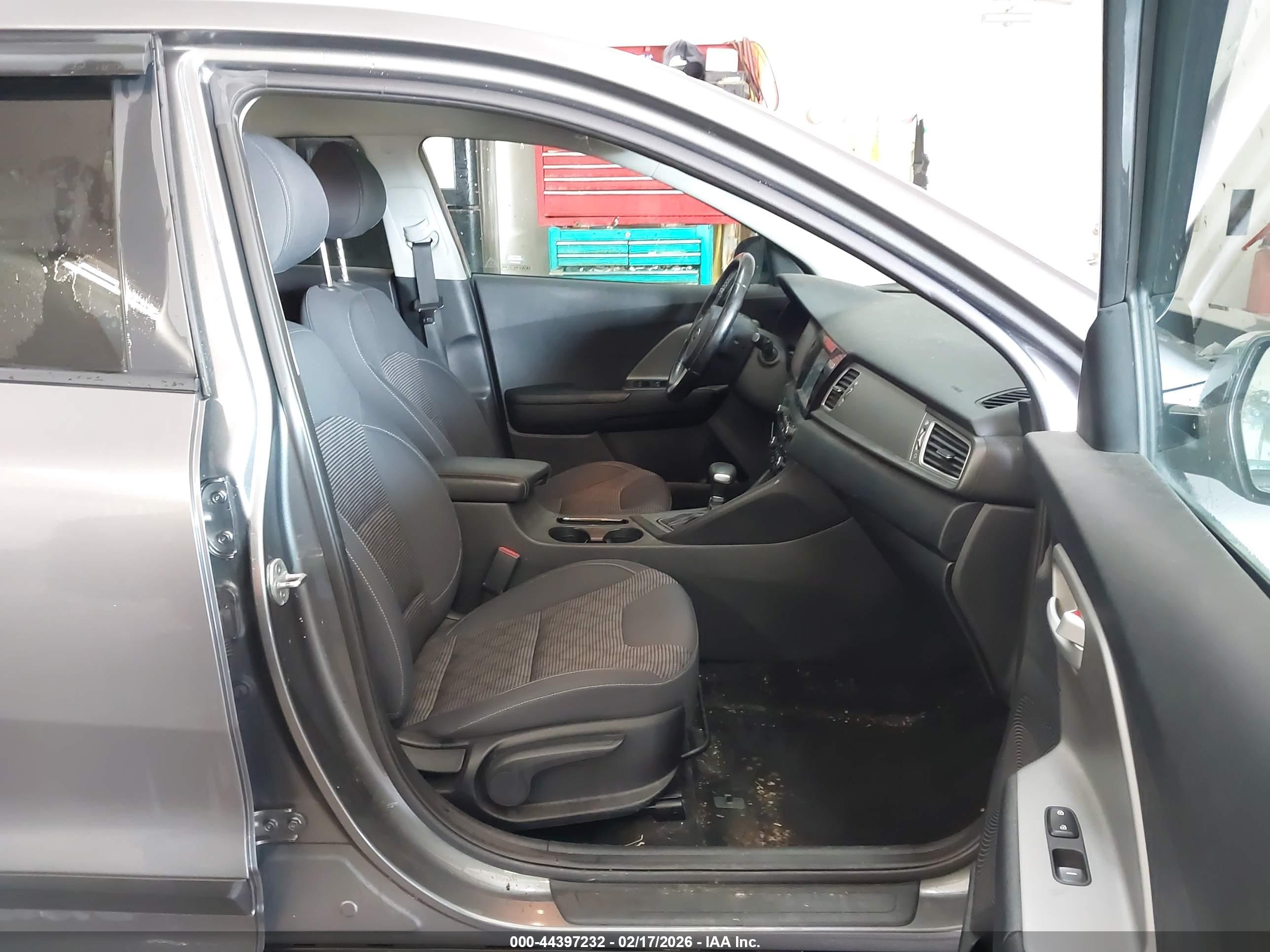 KIA NIRO image 5