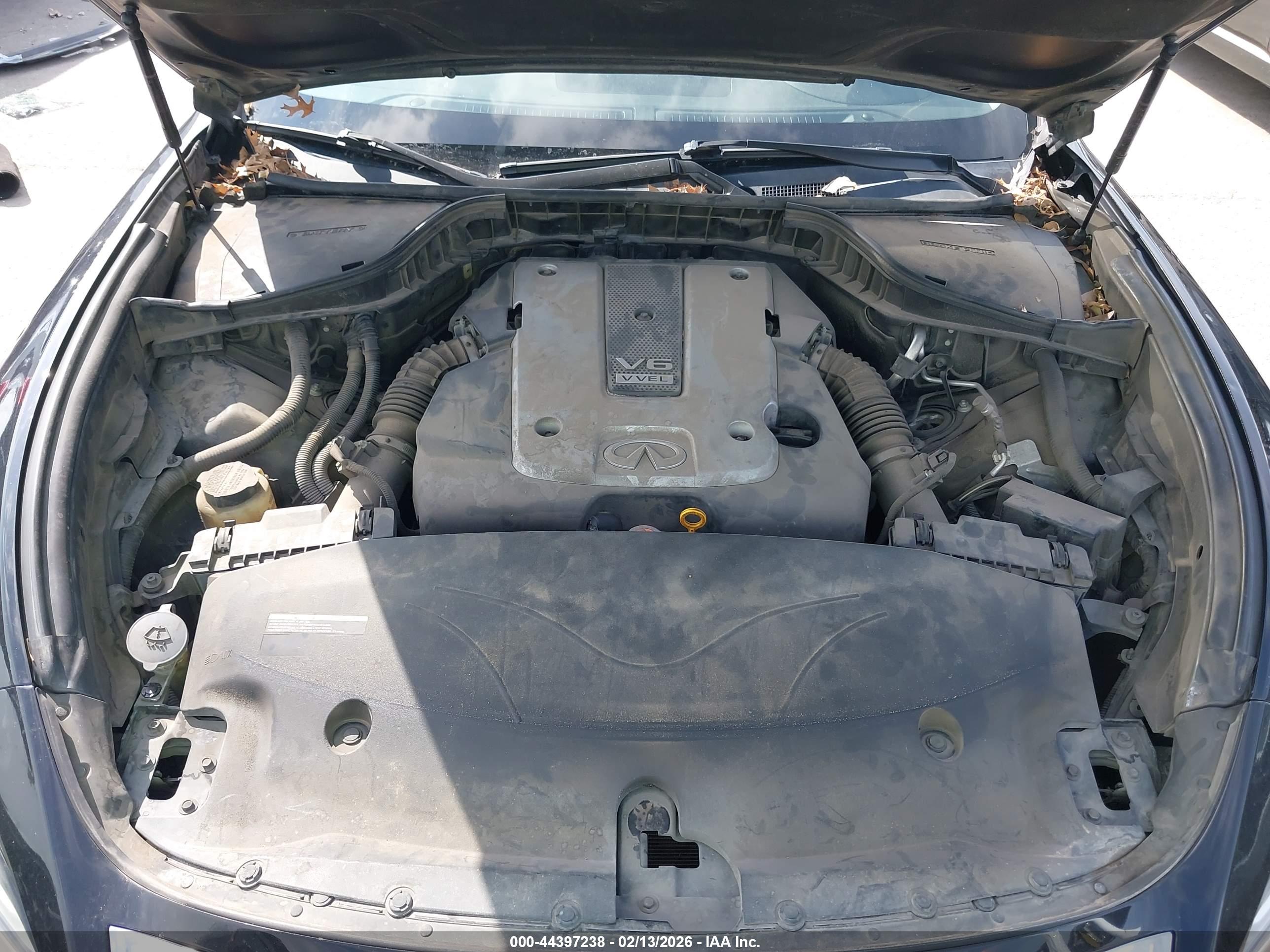 INFINITI Q70 image 10
