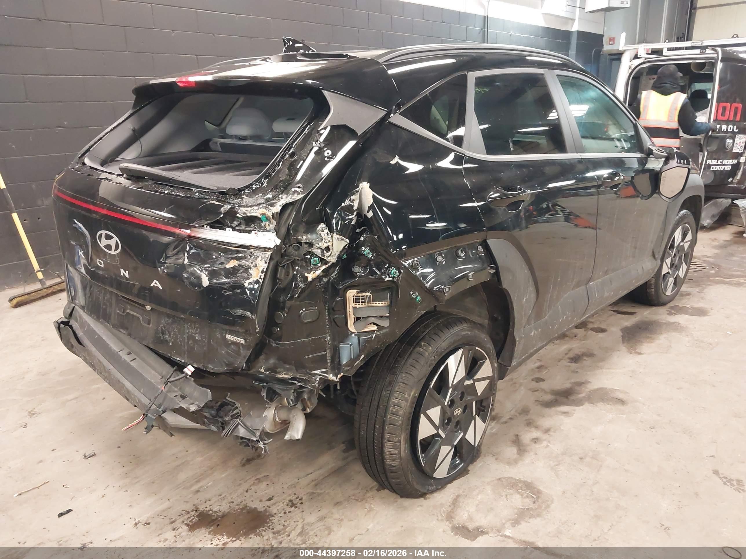 HYUNDAI KONA image 4