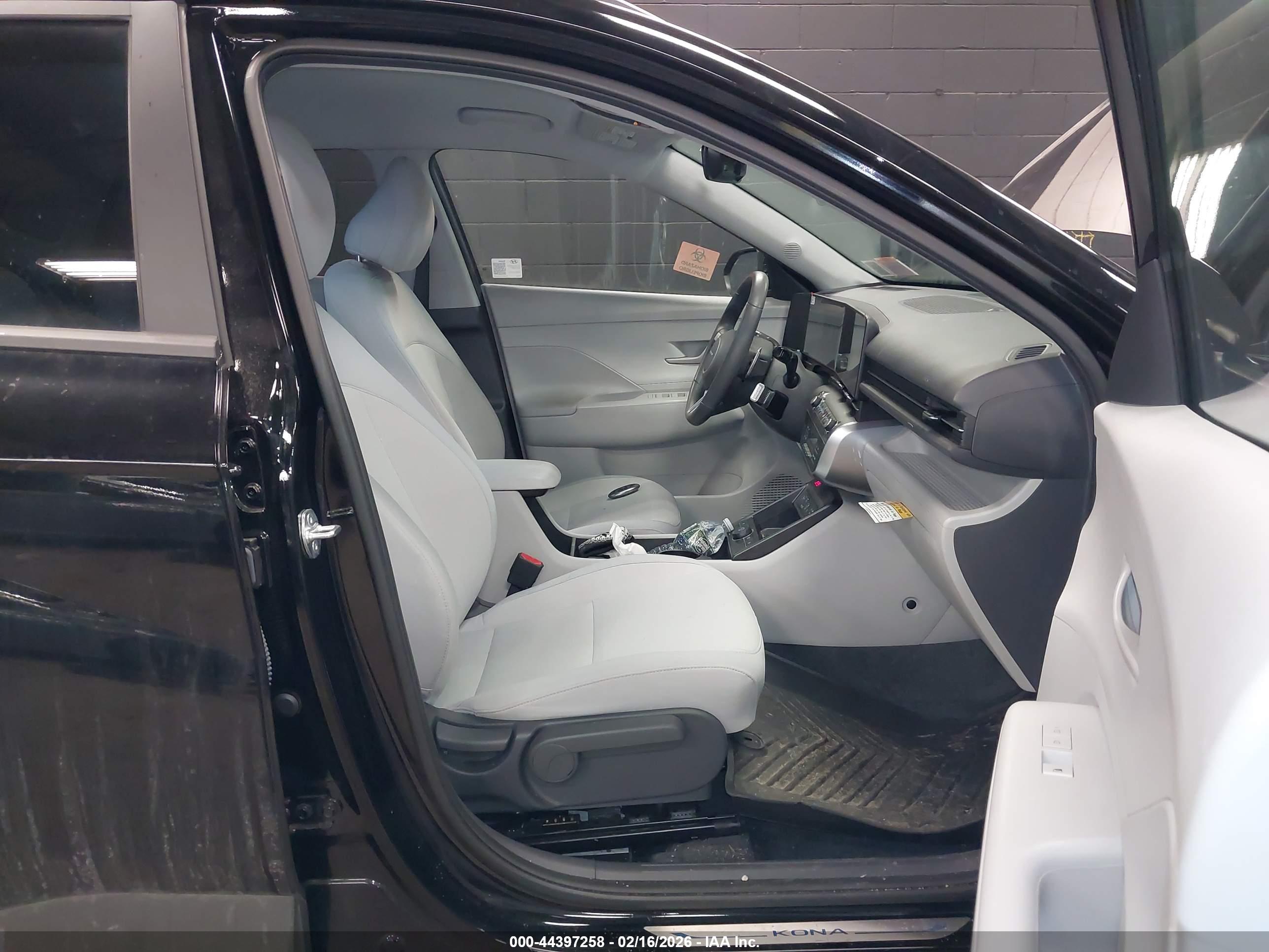 HYUNDAI KONA image 5