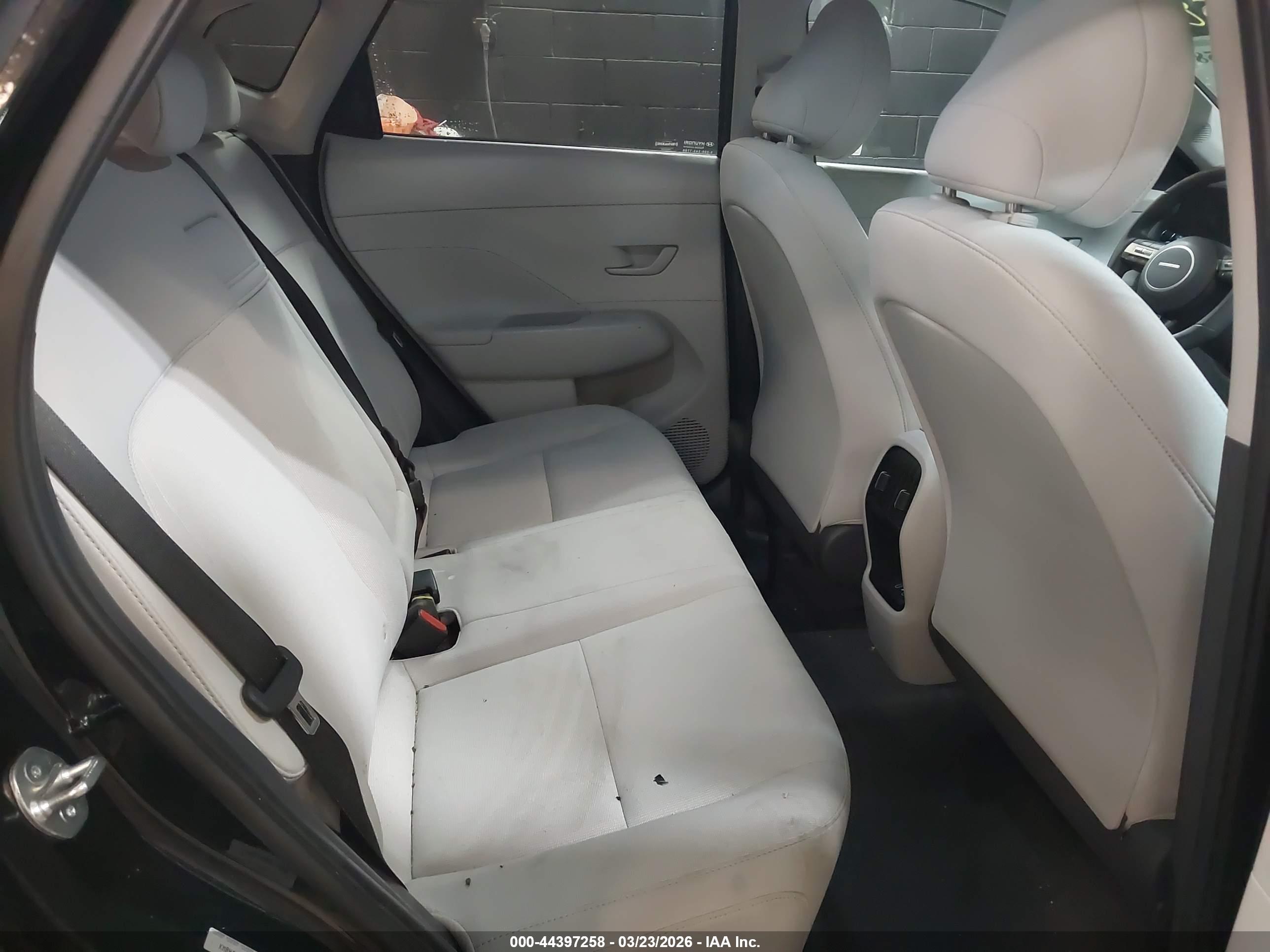 HYUNDAI KONA image 8
