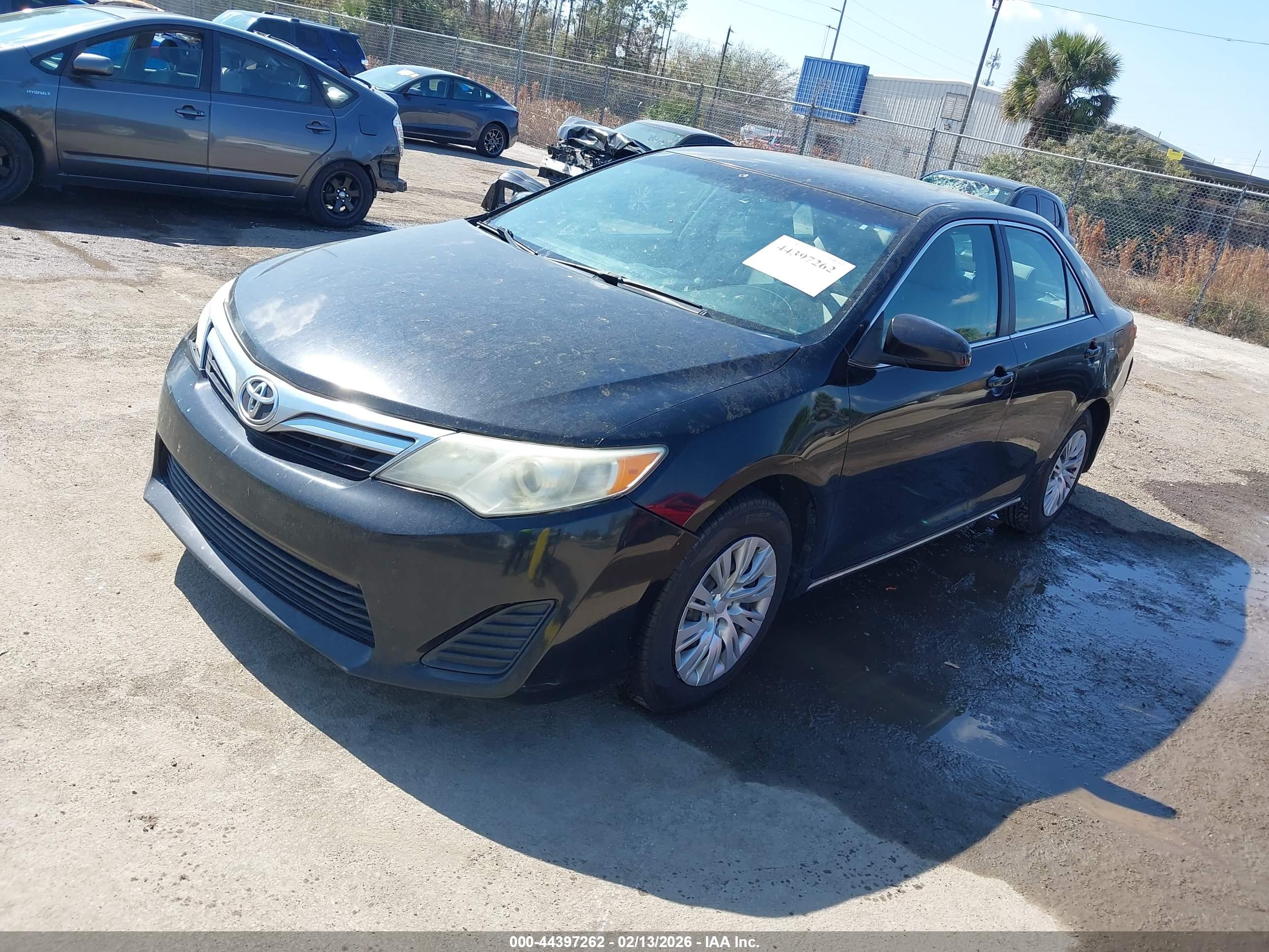 TOYOTA CAMRY image 2