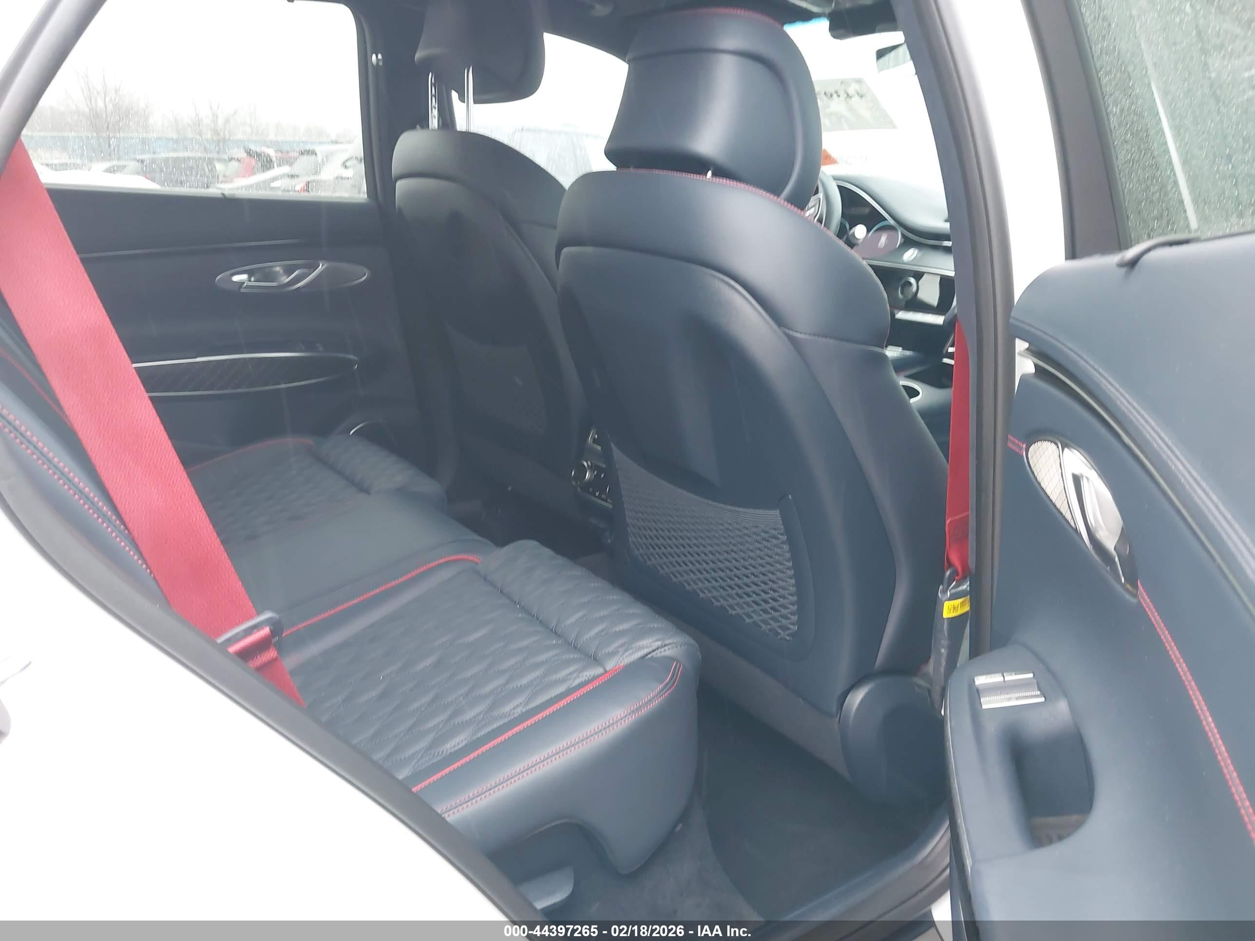 GENESIS GV70 image 8