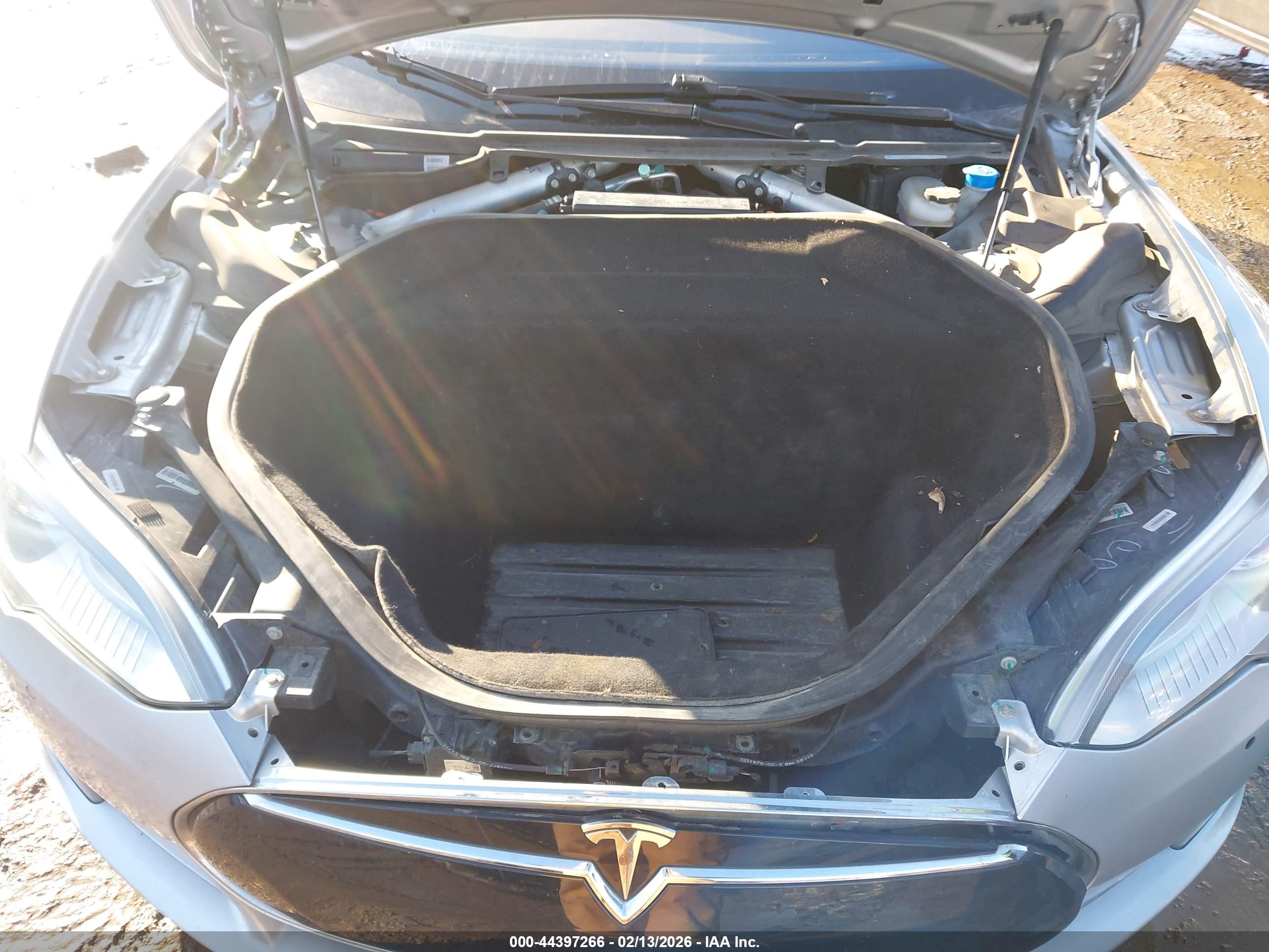 TESLA MODEL image 10
