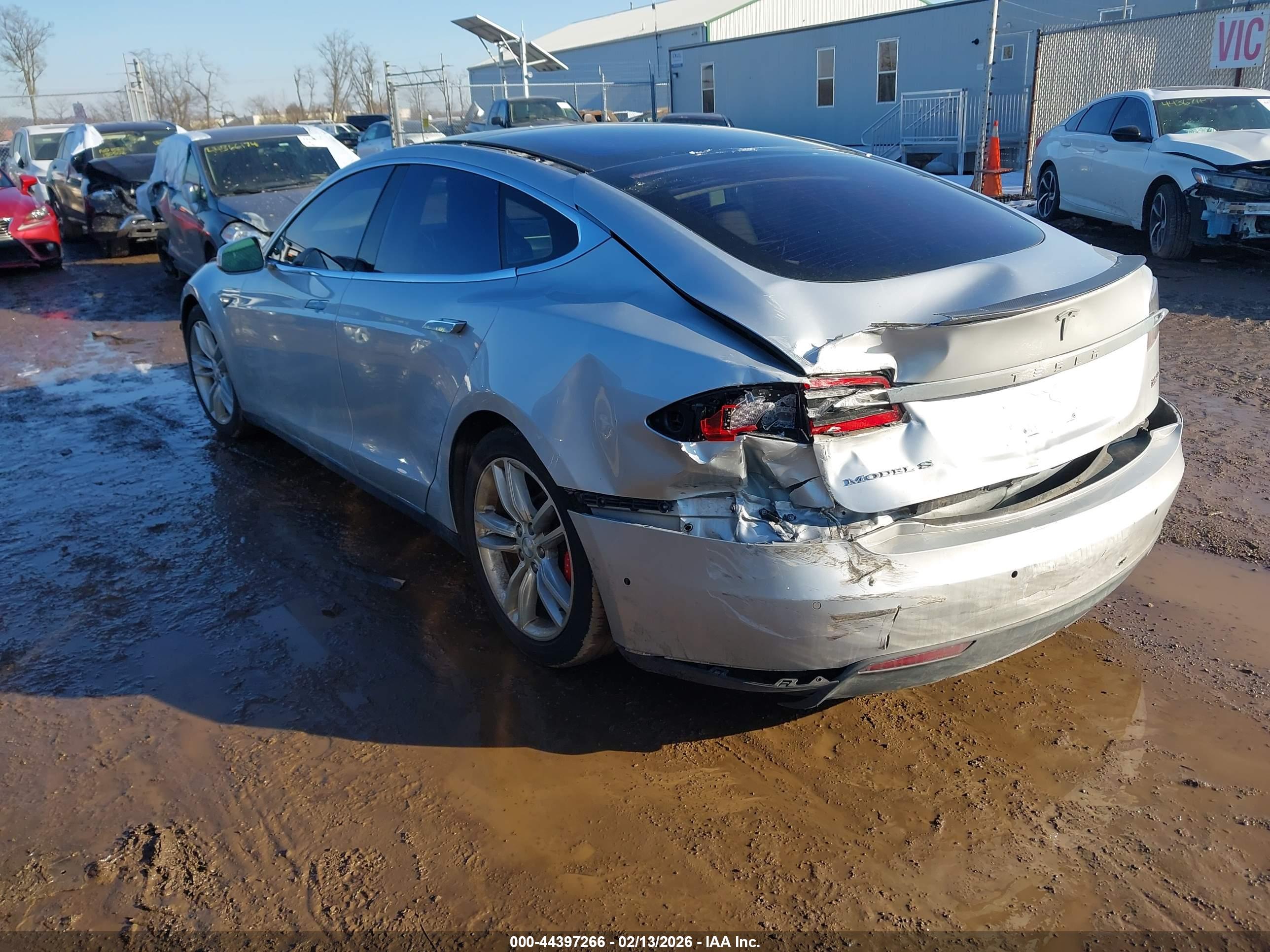 TESLA MODEL image 3