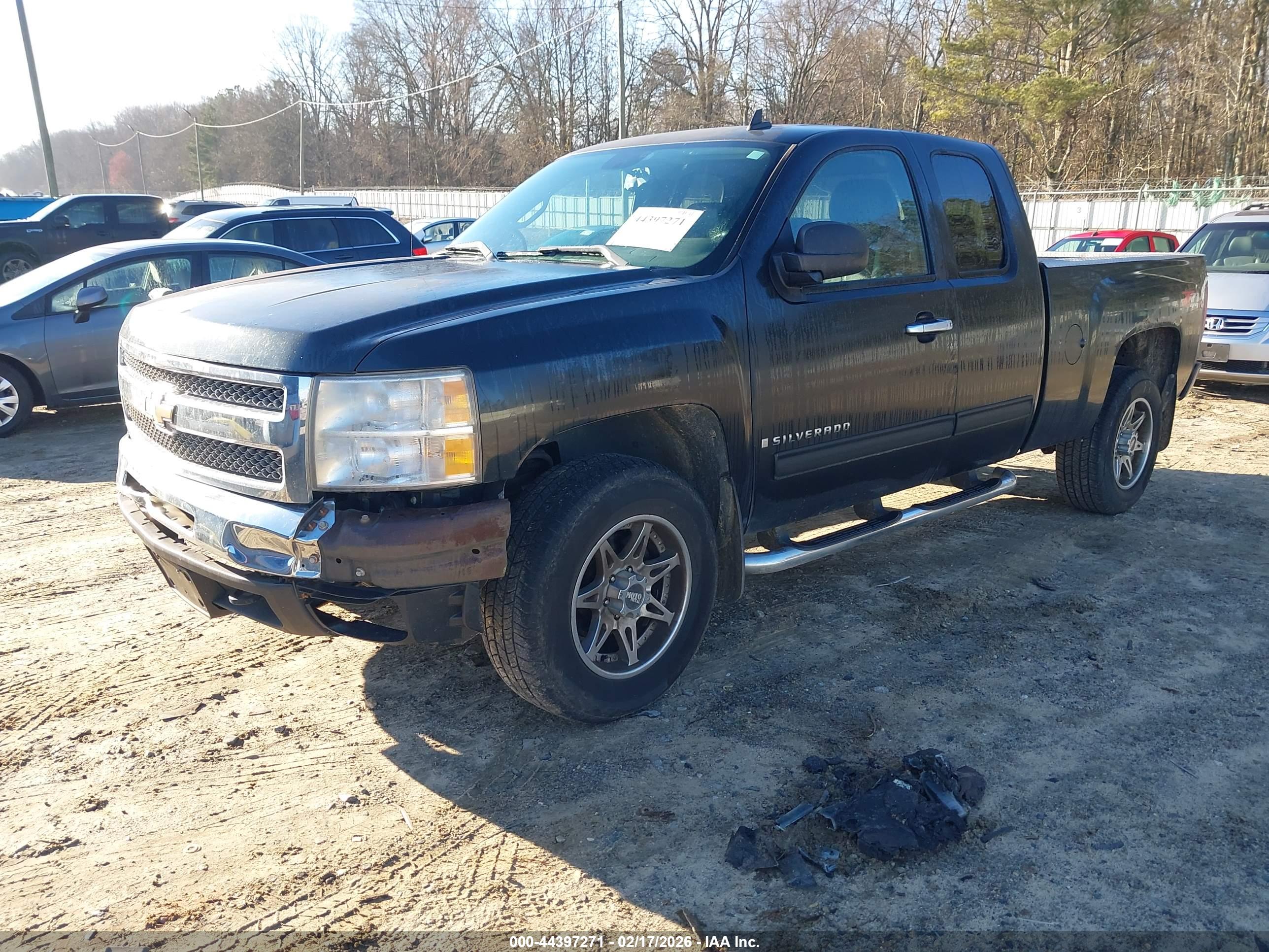 CHEVROLET SILVERADO image 2