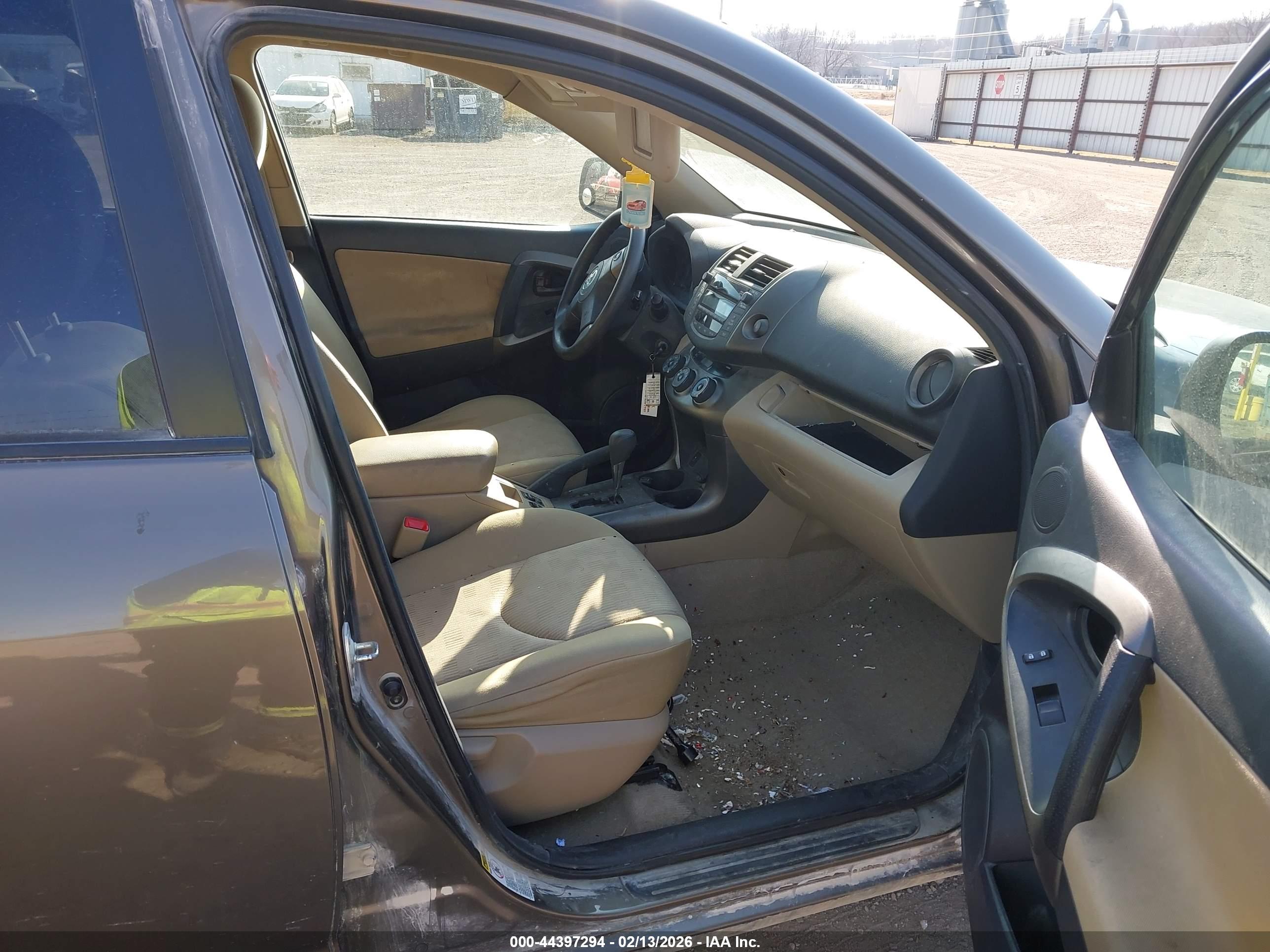 TOYOTA RAV4 image 5