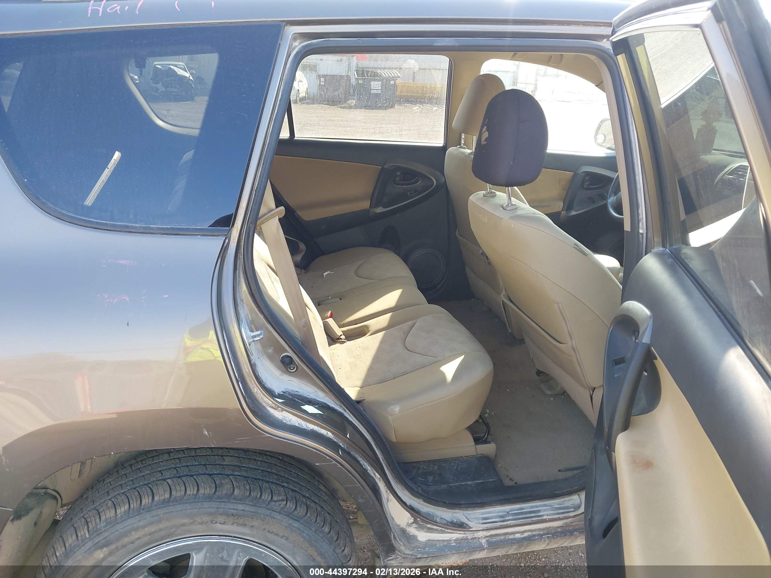 TOYOTA RAV4 image 8