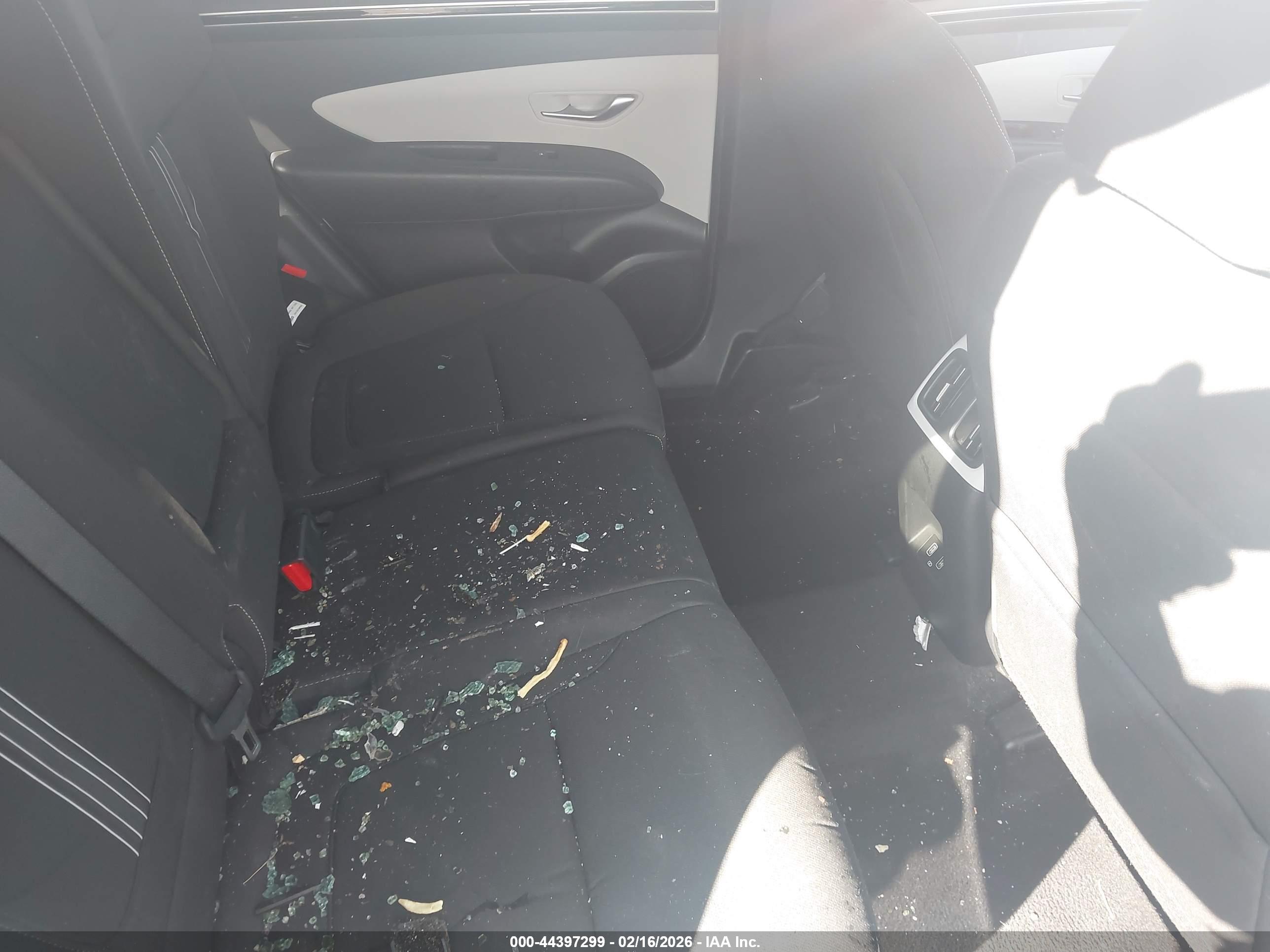 HYUNDAI TUCSON image 8