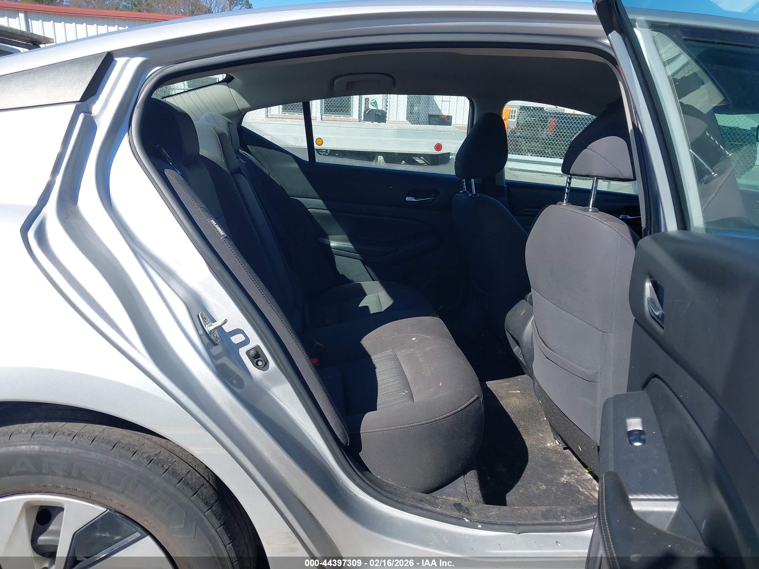 NISSAN ALTIMA image 8