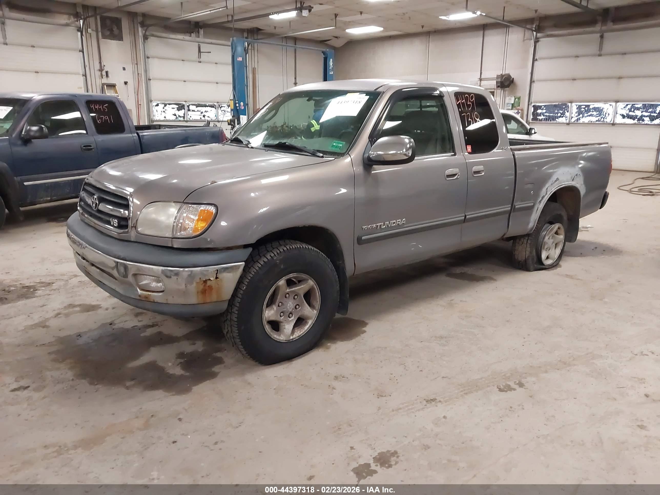 TOYOTA TUNDRA image 2