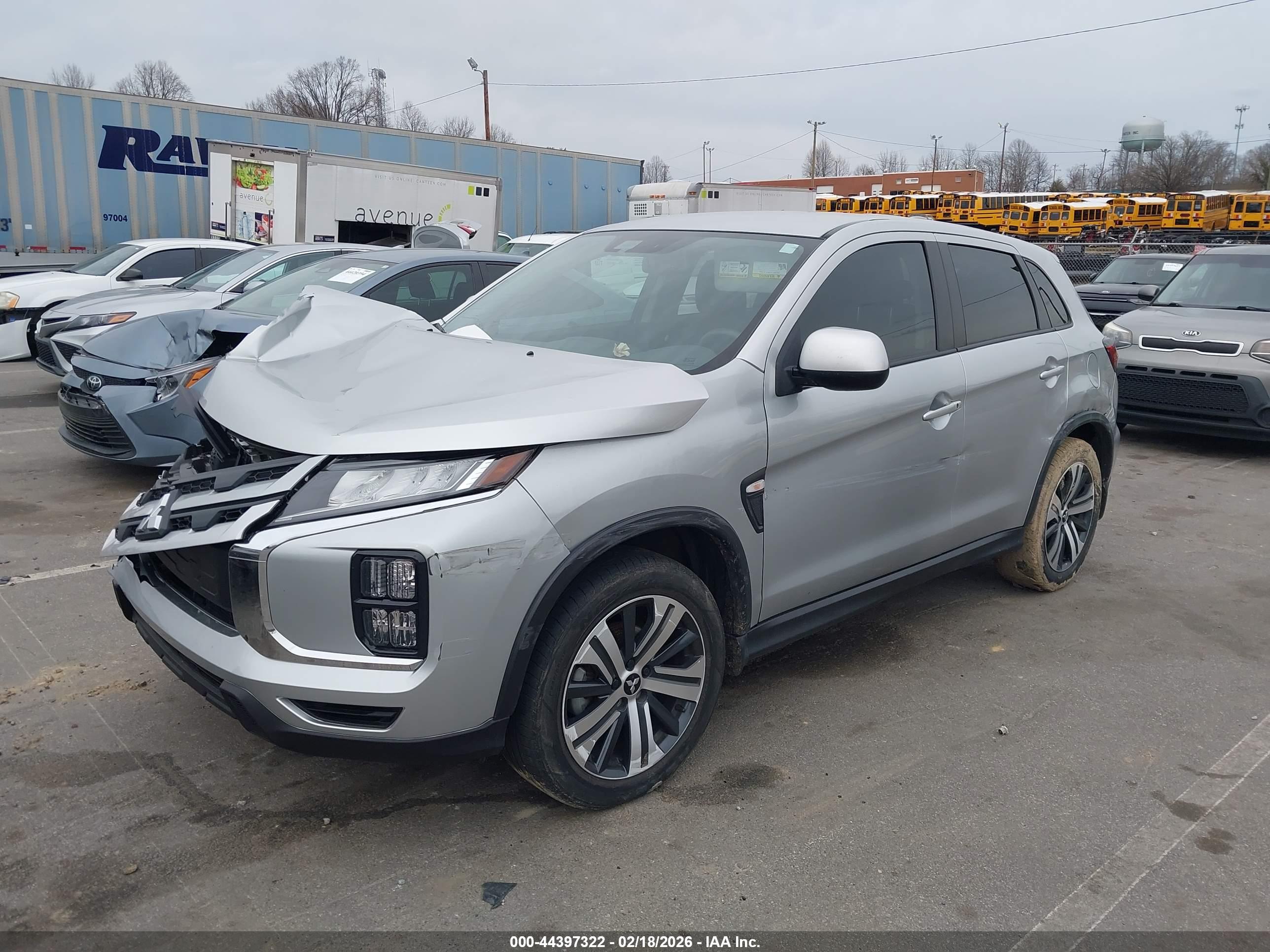 MITSUBISHI OUTLANDER image 2
