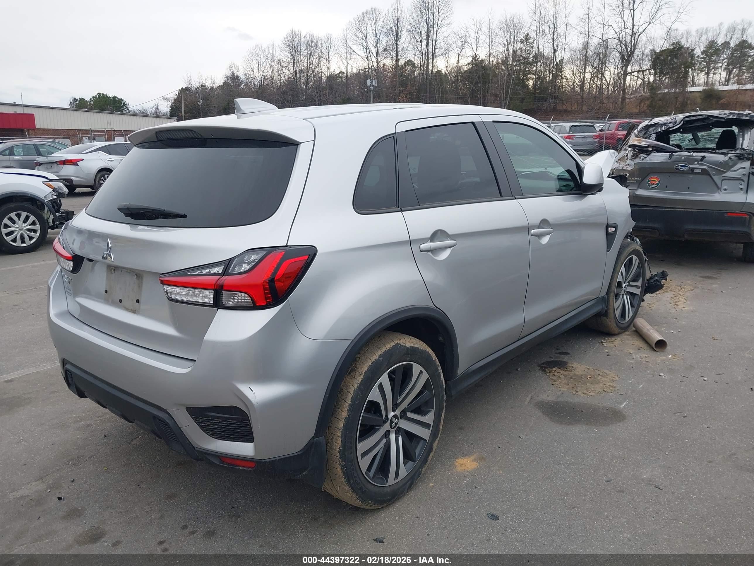 MITSUBISHI OUTLANDER image 4
