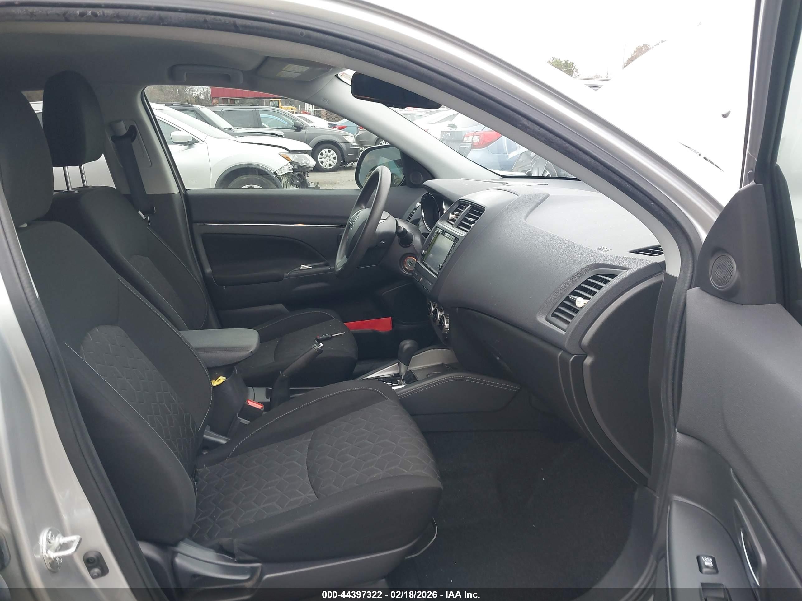 MITSUBISHI OUTLANDER image 5