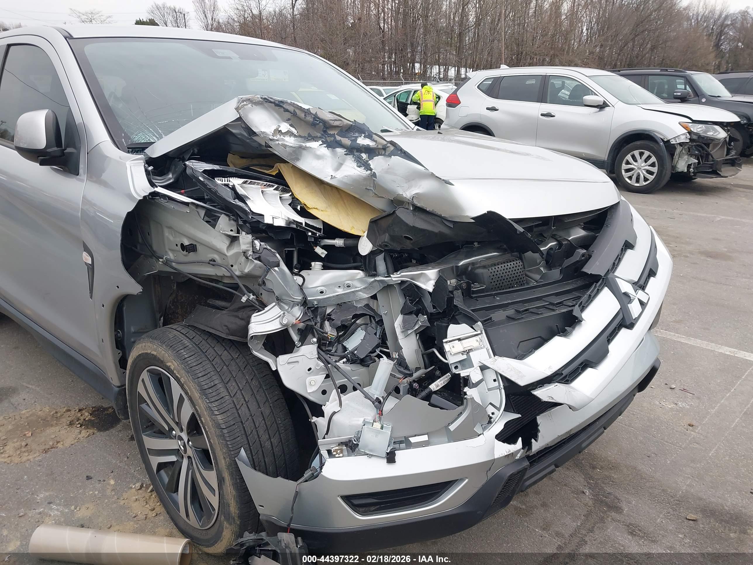 MITSUBISHI OUTLANDER image 6