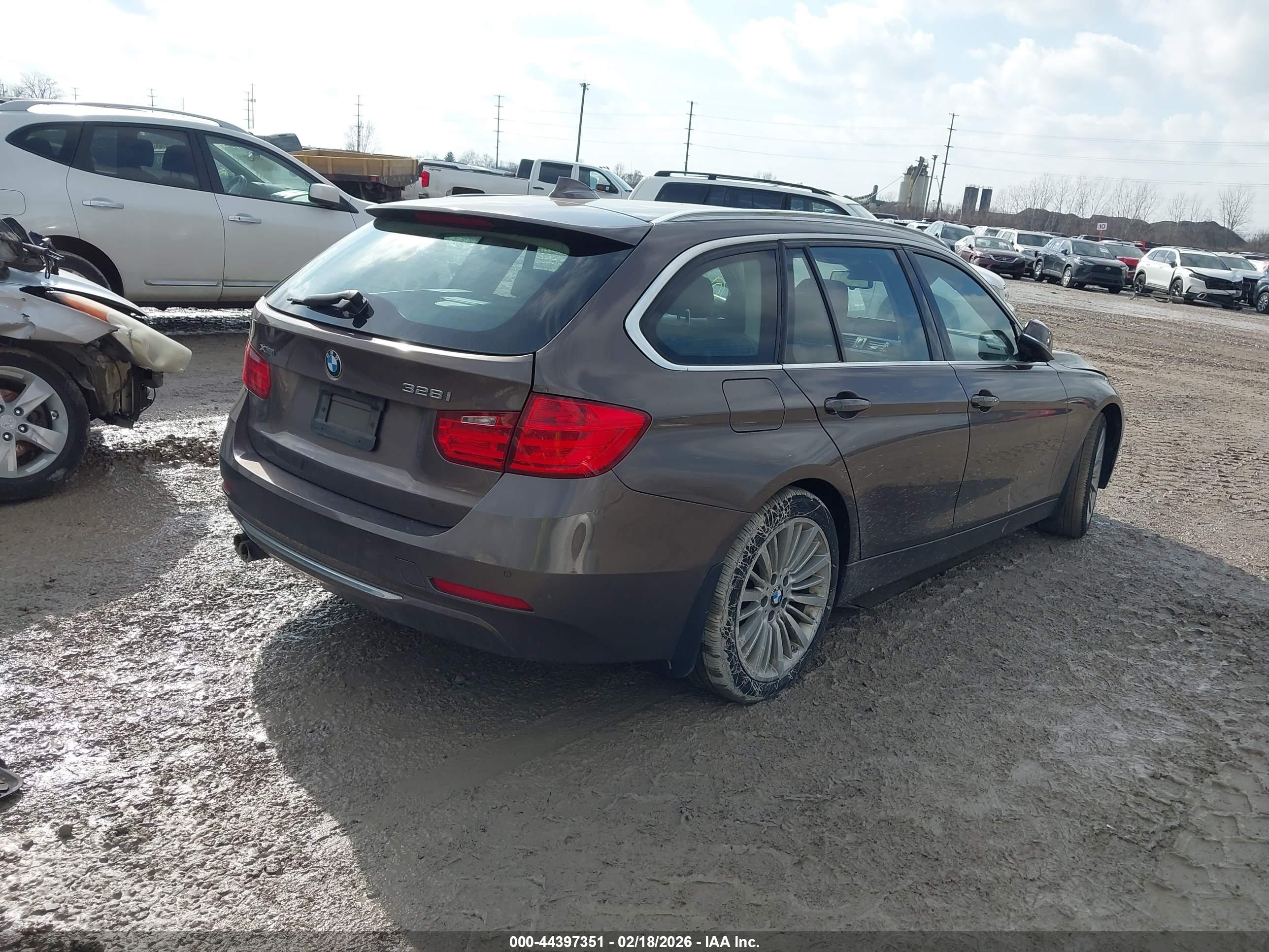 BMW 328I image 4