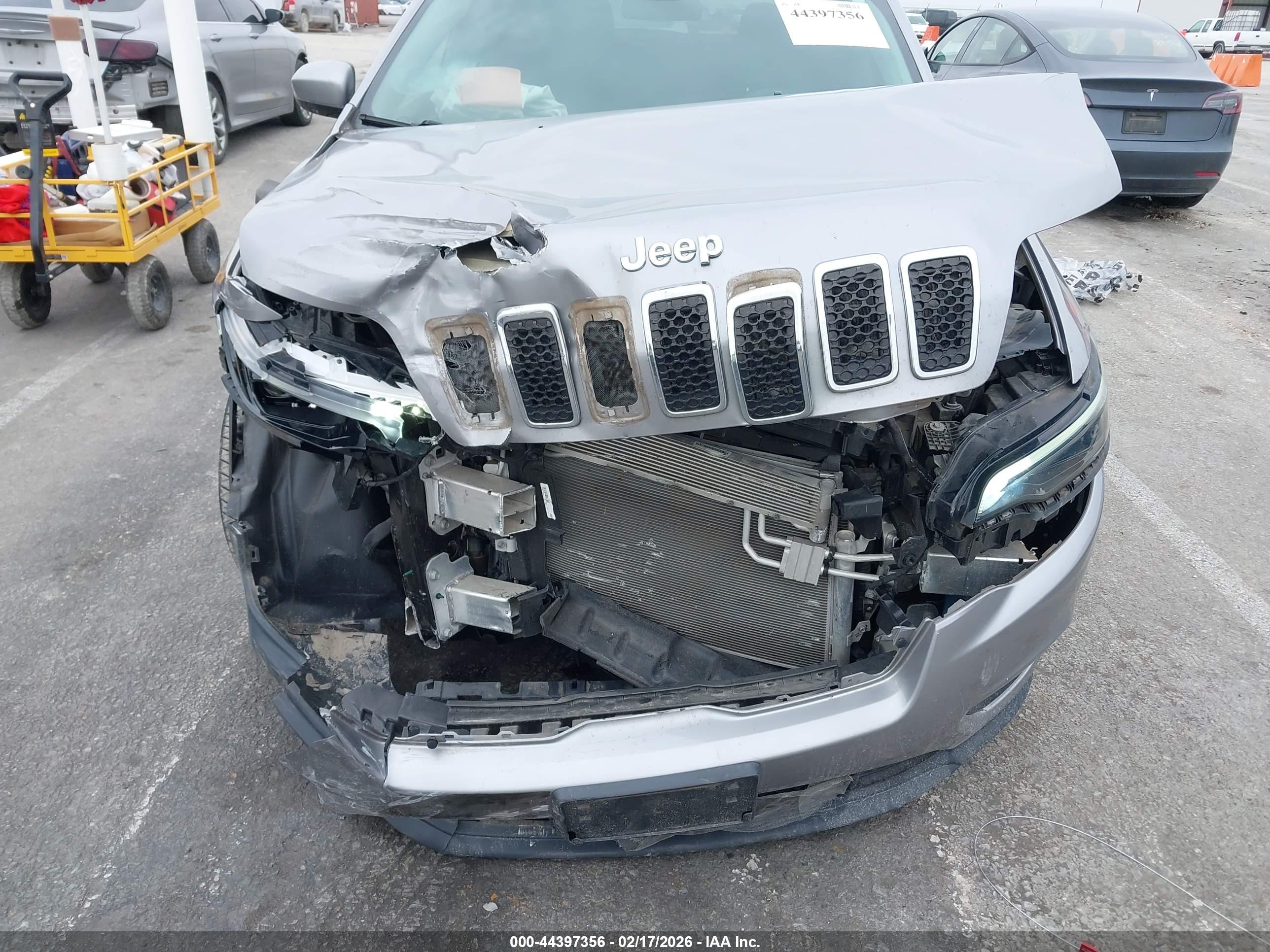 JEEP CHEROKEE image 6