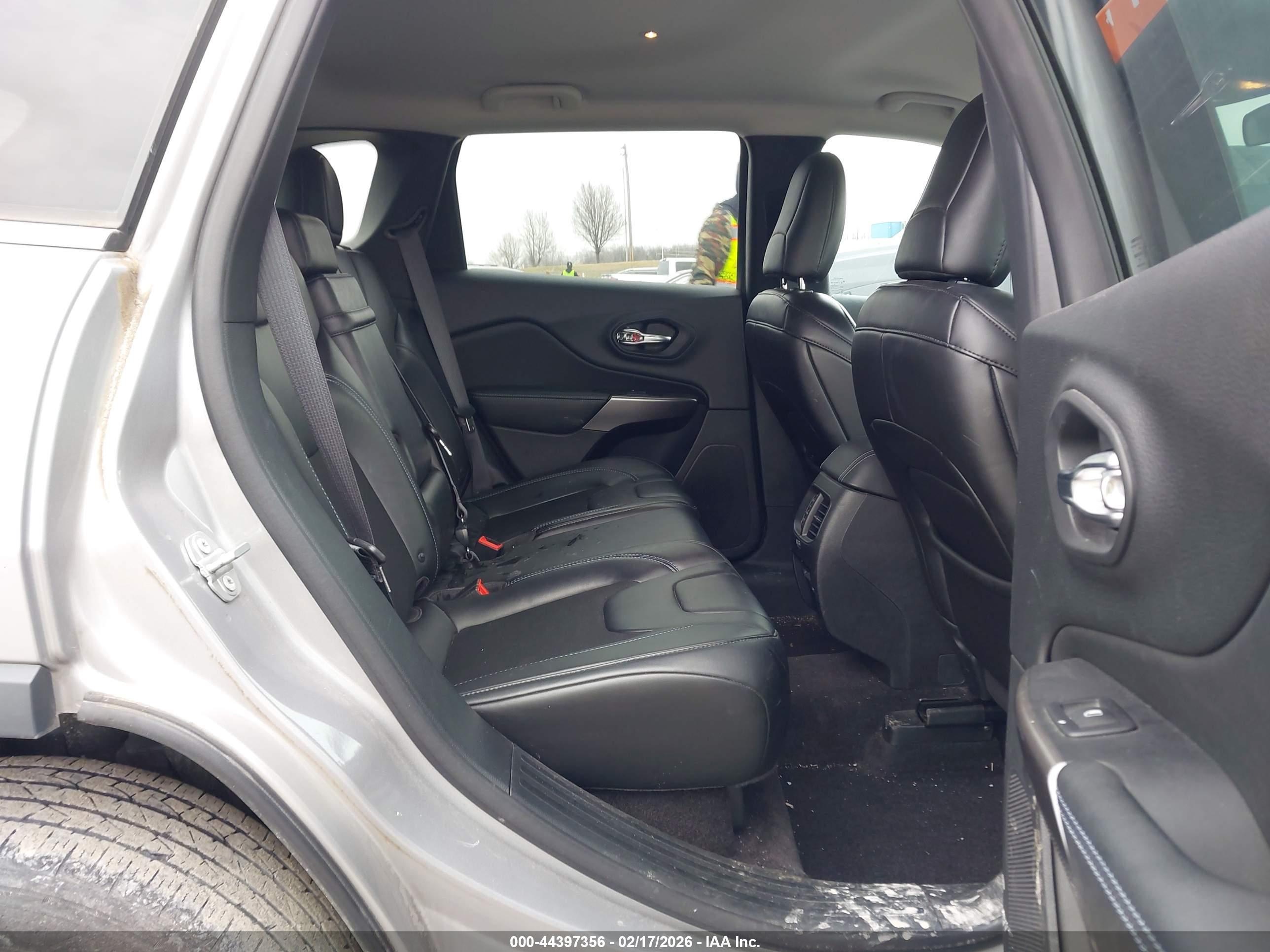 JEEP CHEROKEE image 8