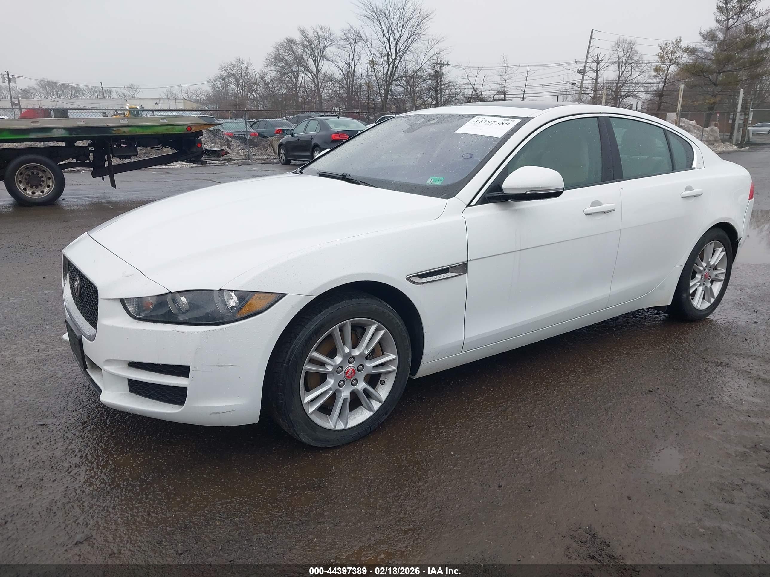 JAGUAR XE image 2