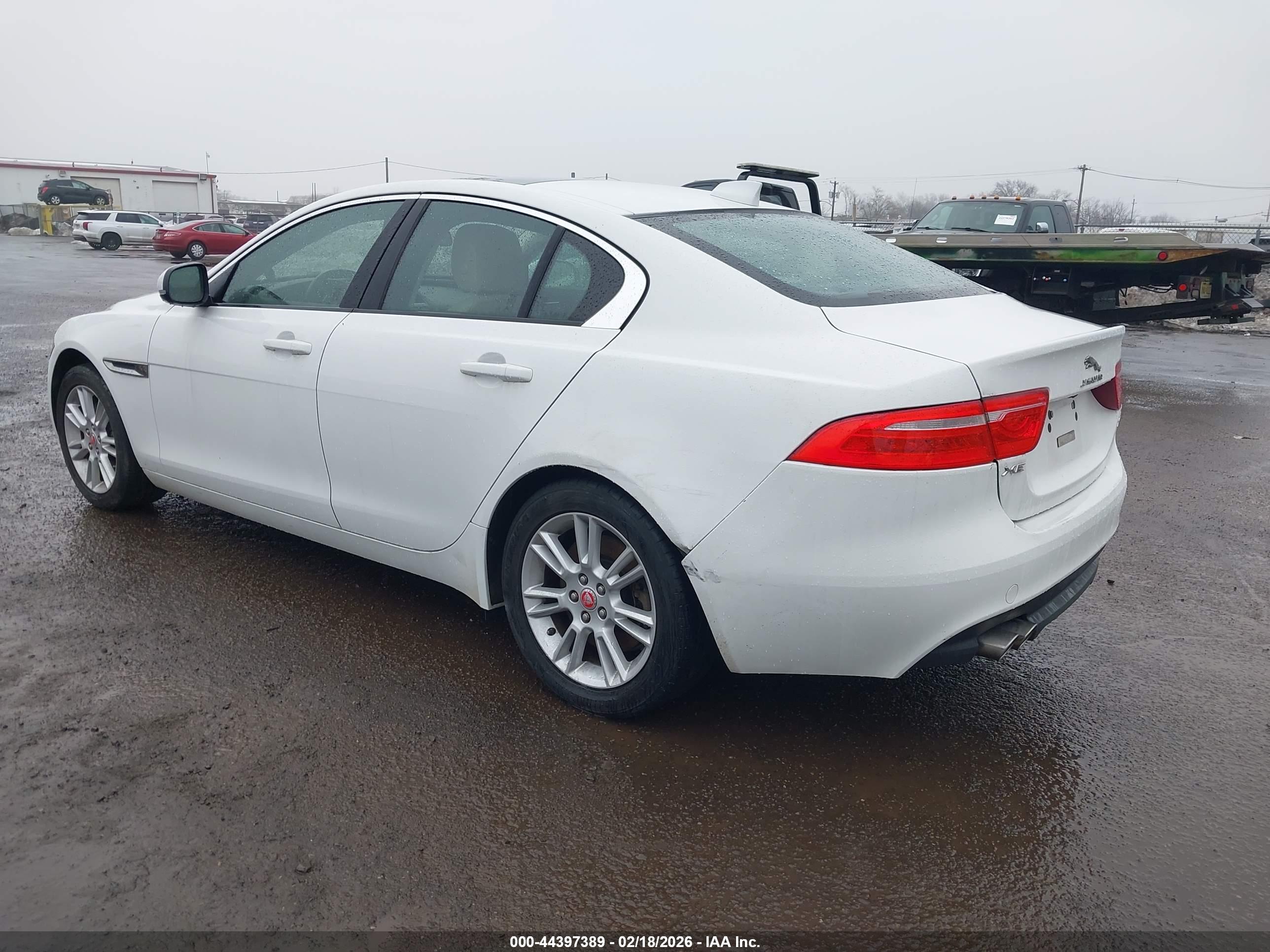 JAGUAR XE image 3