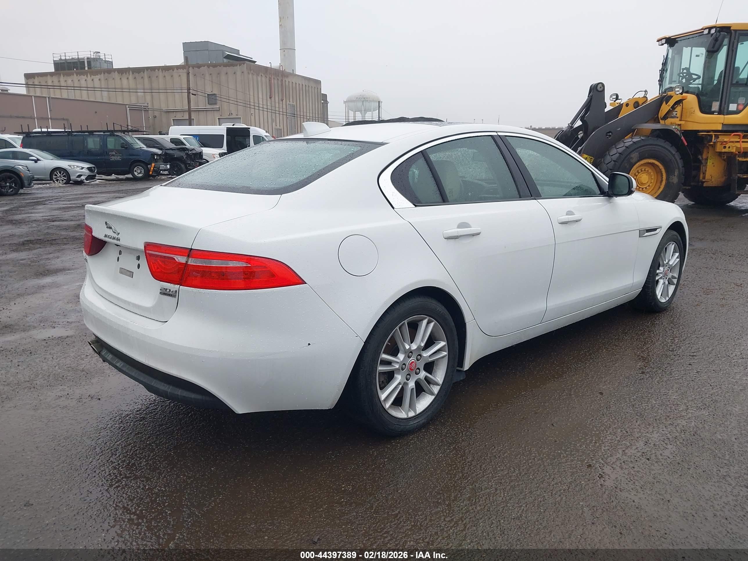 JAGUAR XE image 4