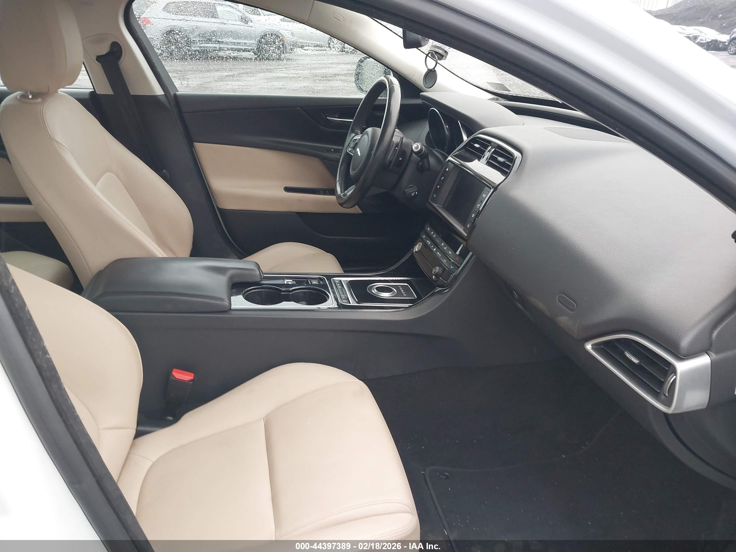 JAGUAR XE image 5
