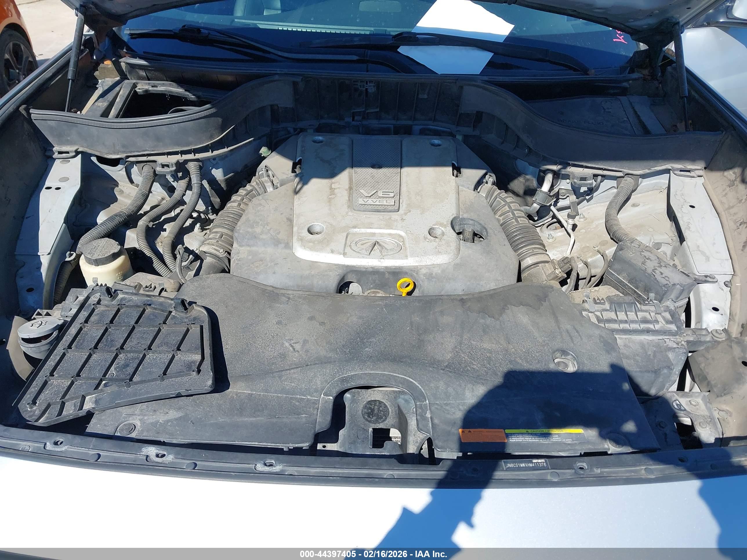 INFINITI QX70 image 10