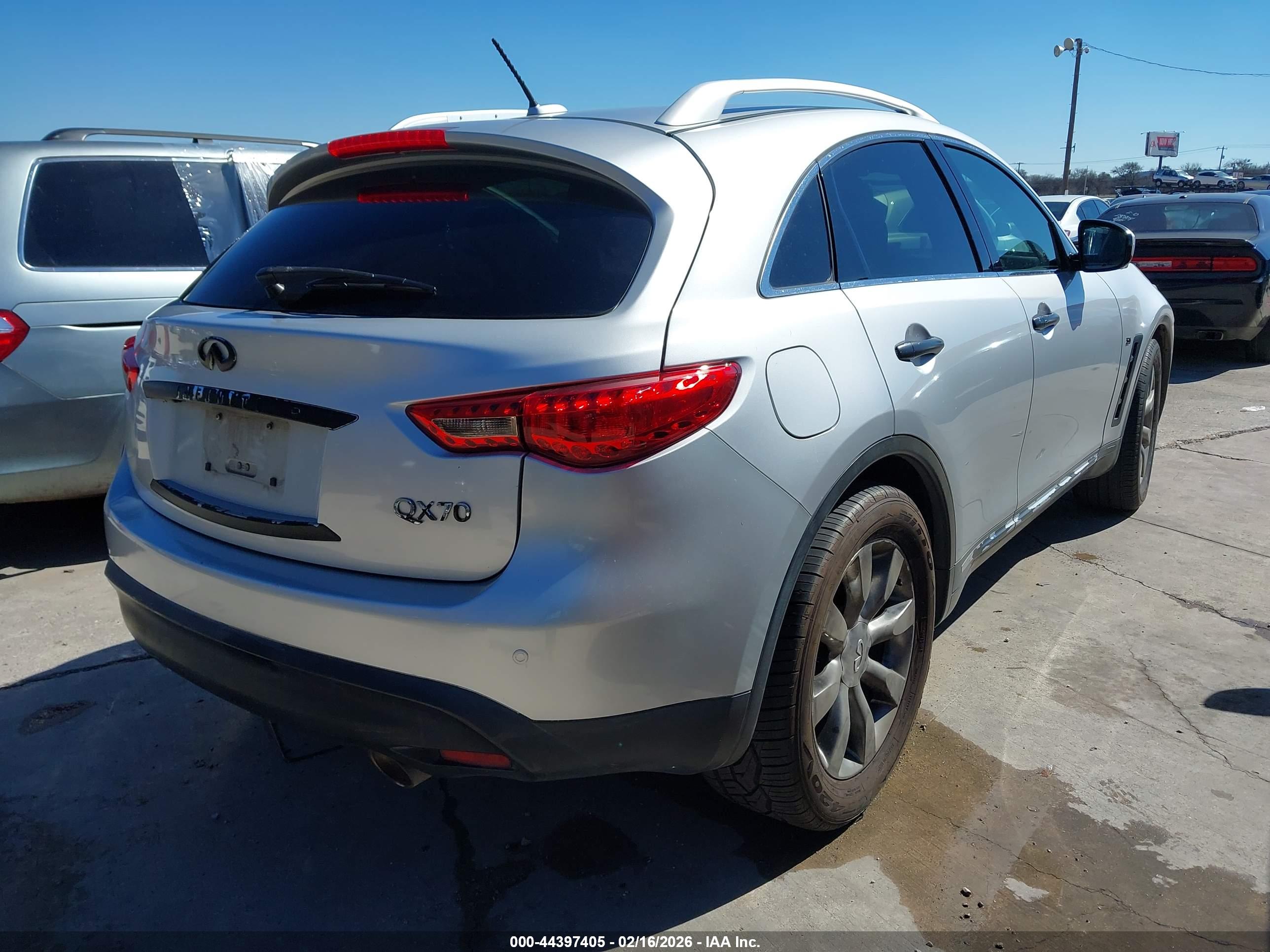 INFINITI QX70 image 4