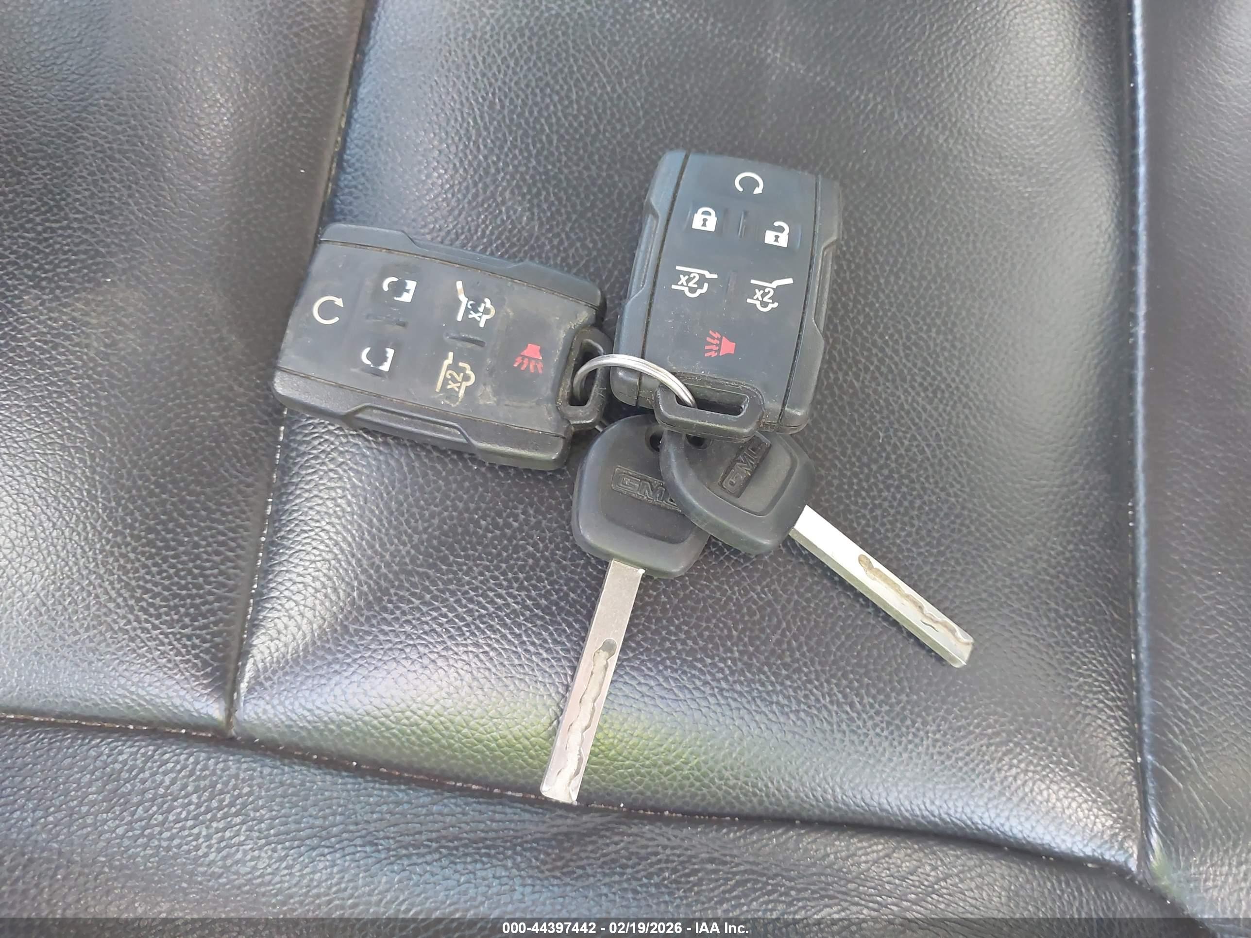 GMC YUKON image 11