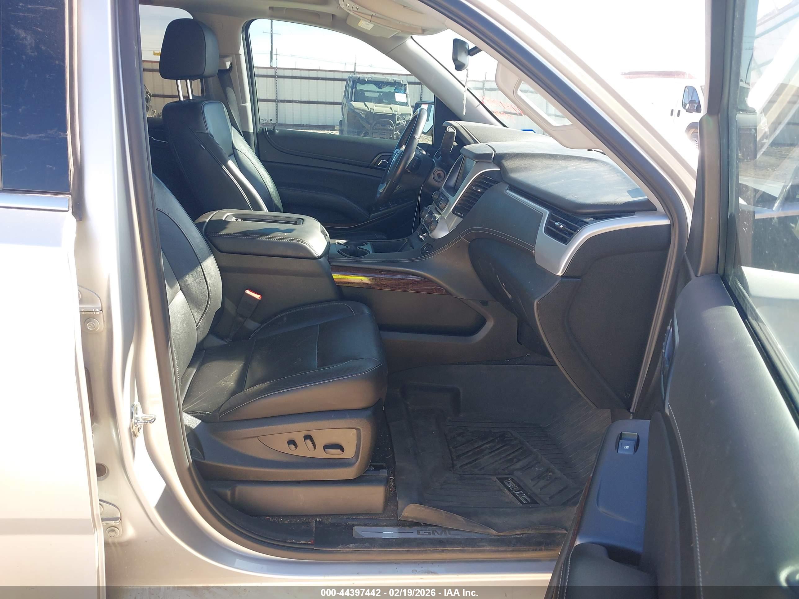 GMC YUKON image 5