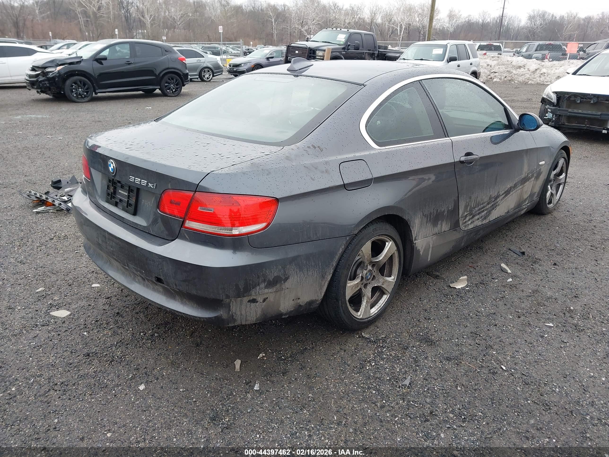 BMW 328XI image 4