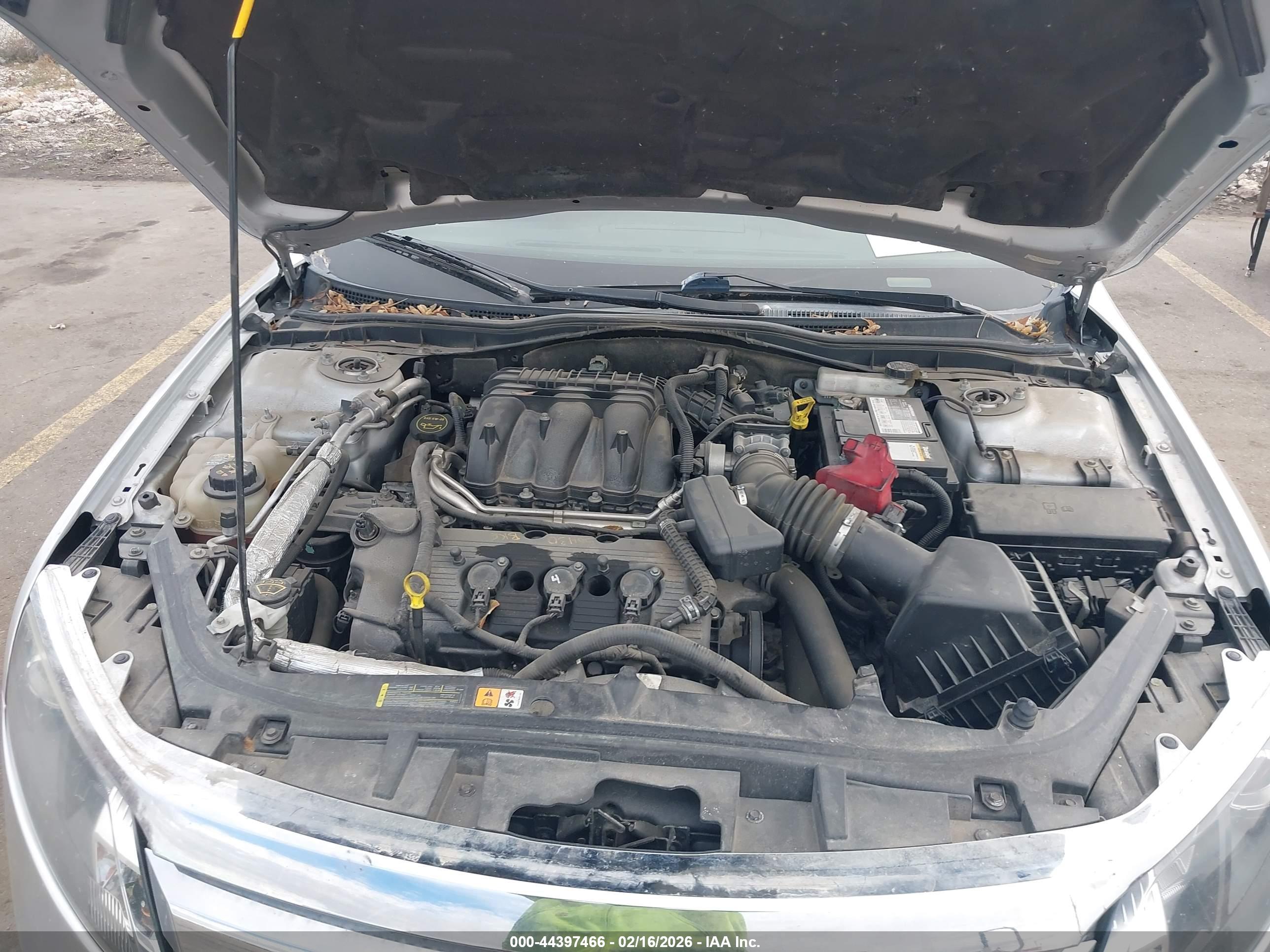 FORD FUSION image 10