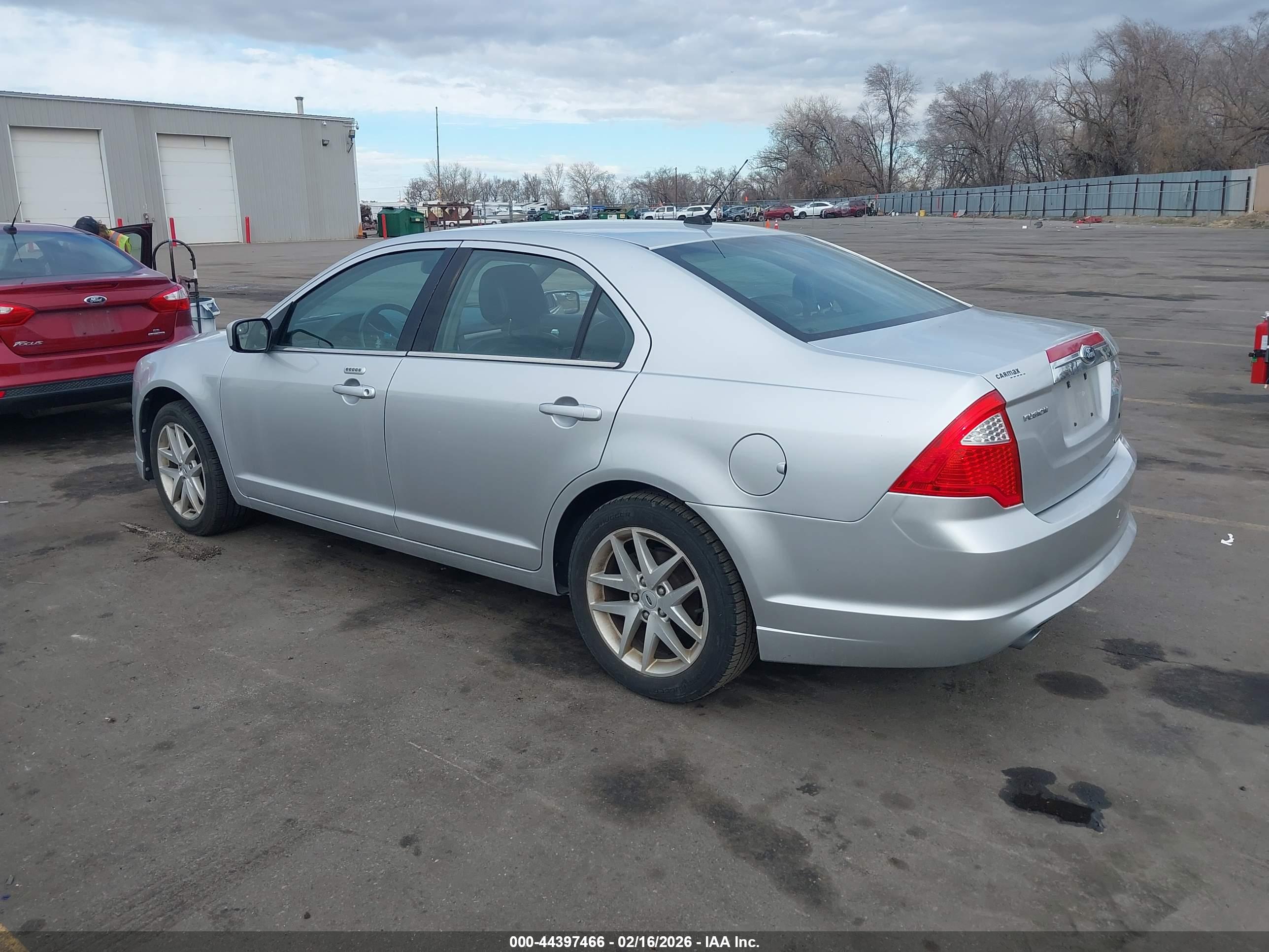 FORD FUSION image 3