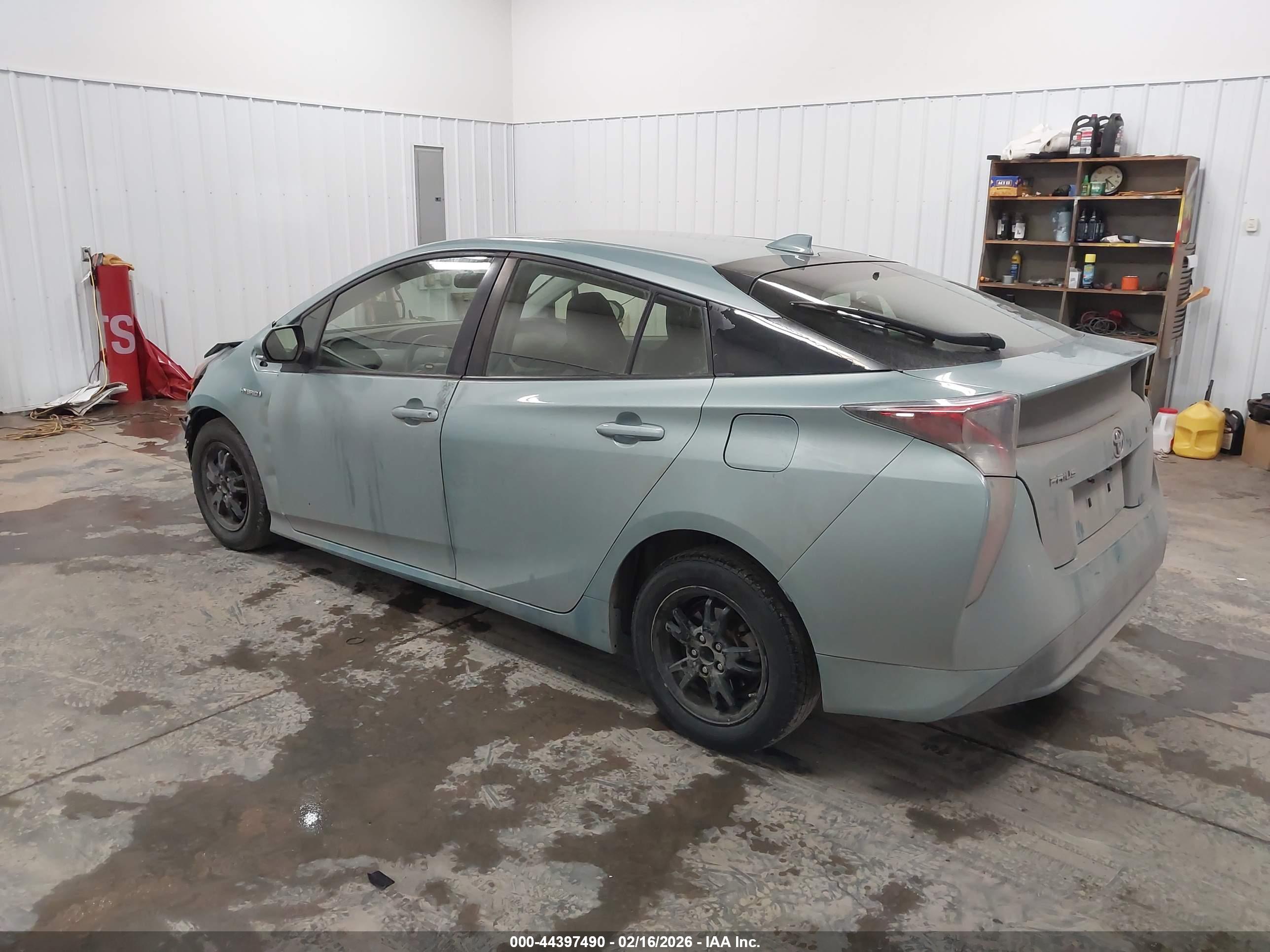 TOYOTA PRIUS image 3