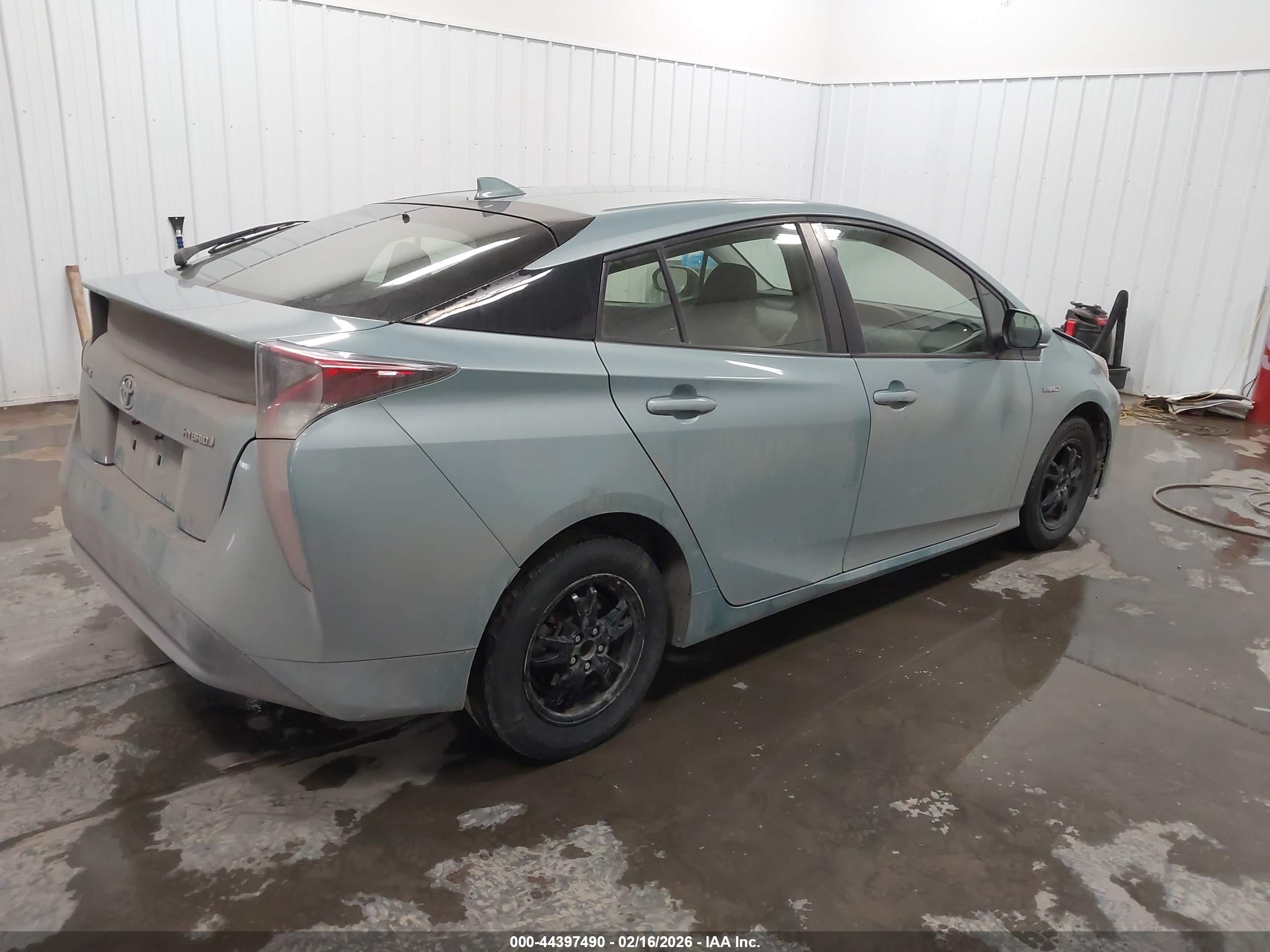 TOYOTA PRIUS image 4