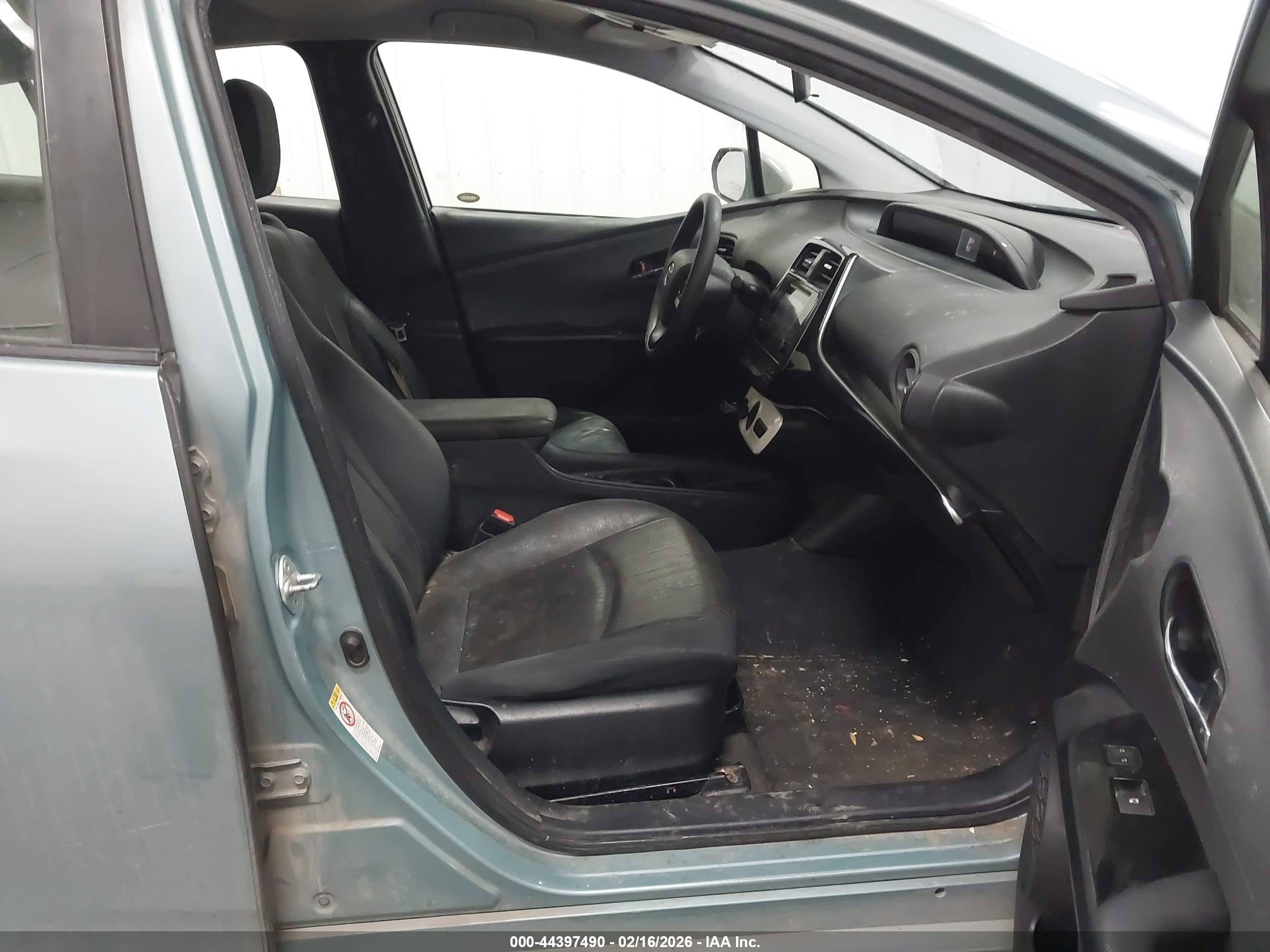 TOYOTA PRIUS image 5