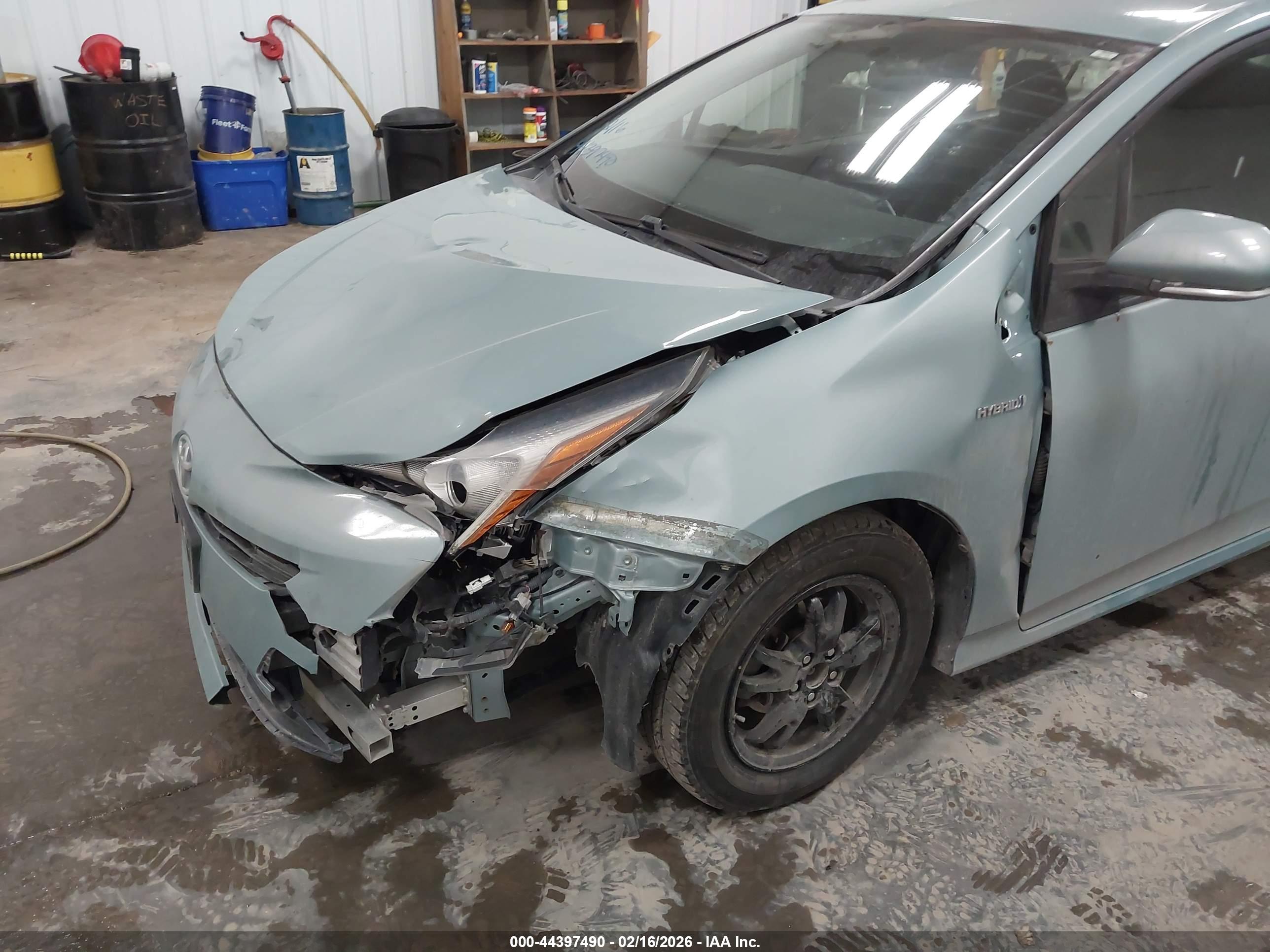TOYOTA PRIUS image 6
