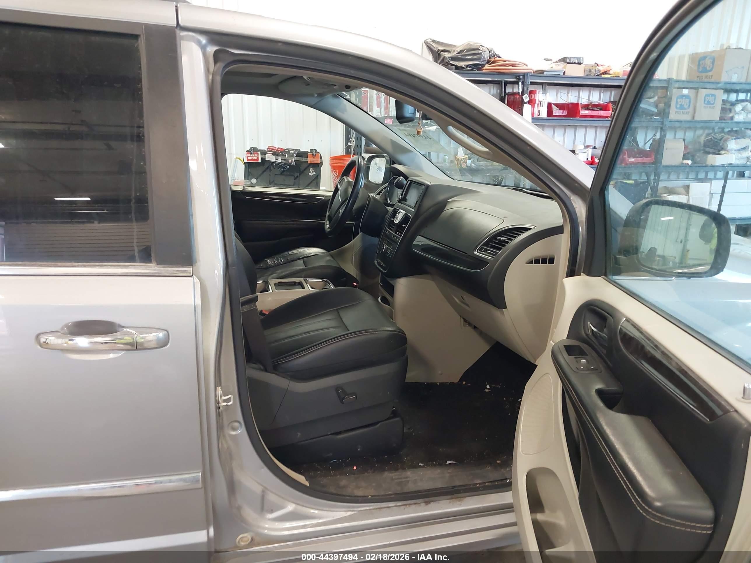 CHRYSLER TOWN image 5