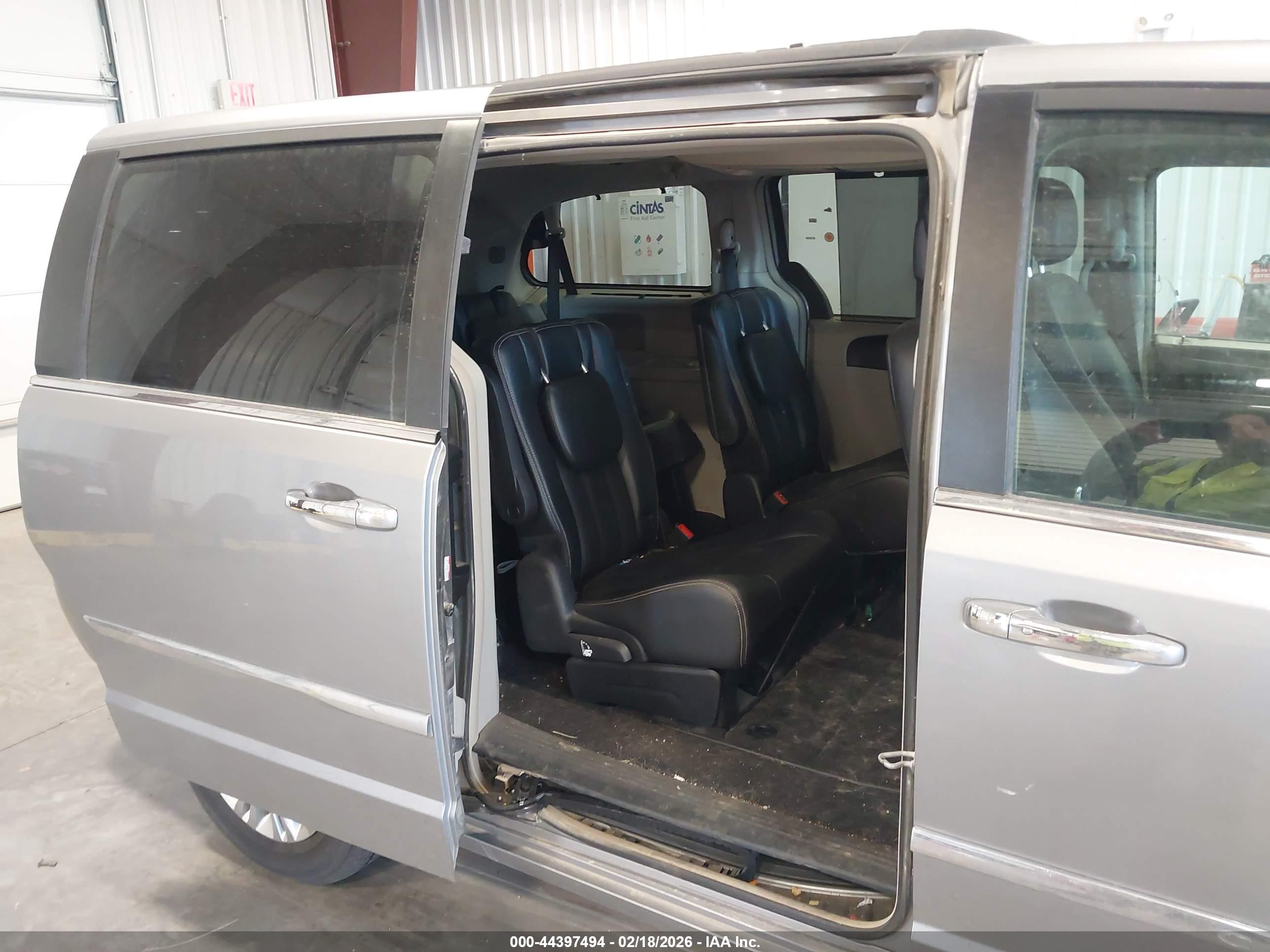 CHRYSLER TOWN image 8