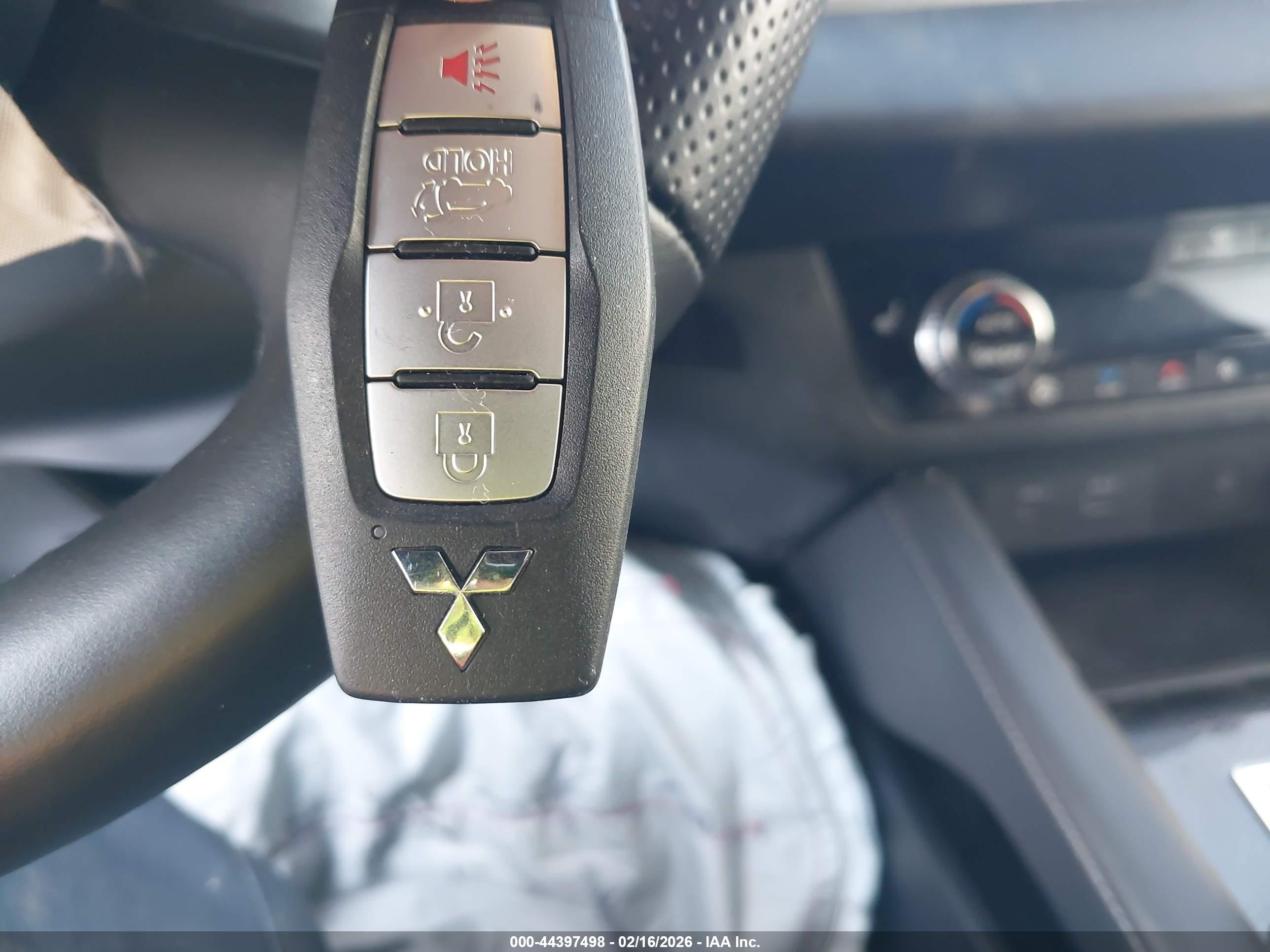 MITSUBISHI OUTLANDER image 11