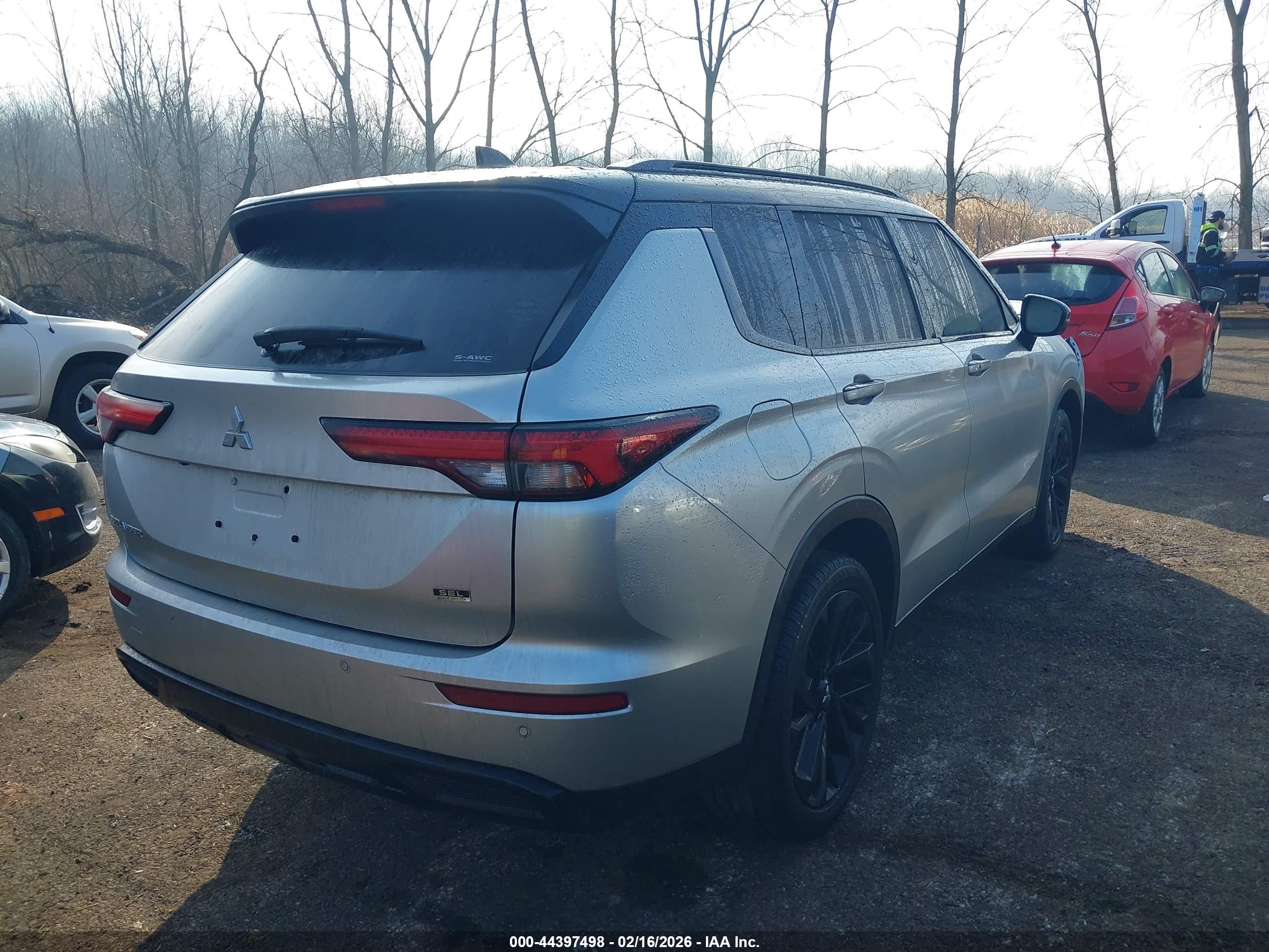 MITSUBISHI OUTLANDER image 4