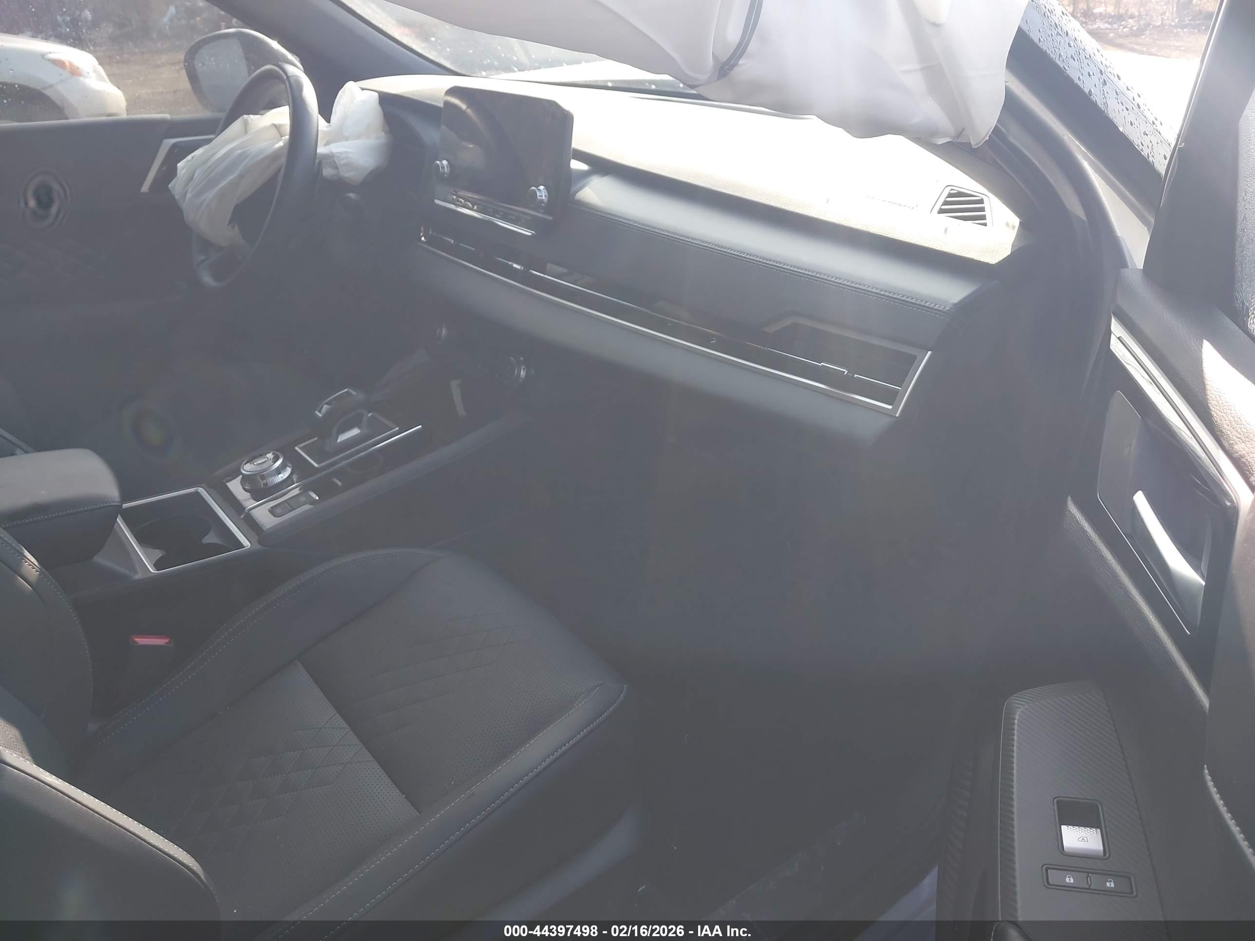 MITSUBISHI OUTLANDER image 5