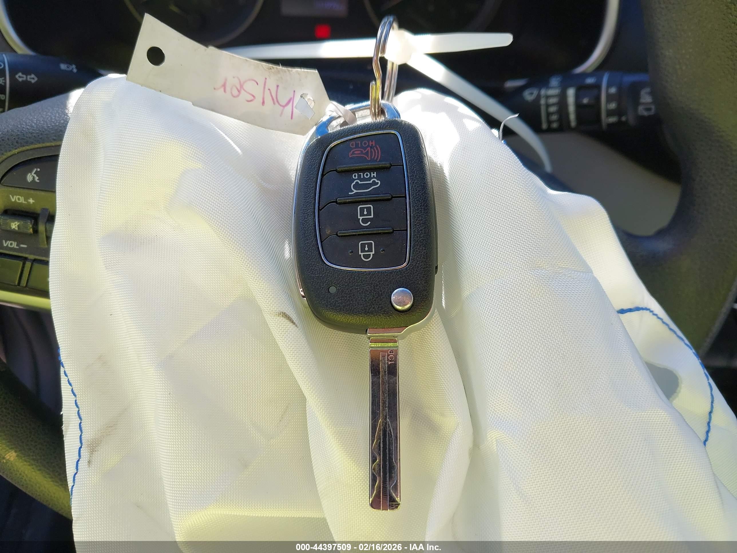HYUNDAI TUCSON image 11