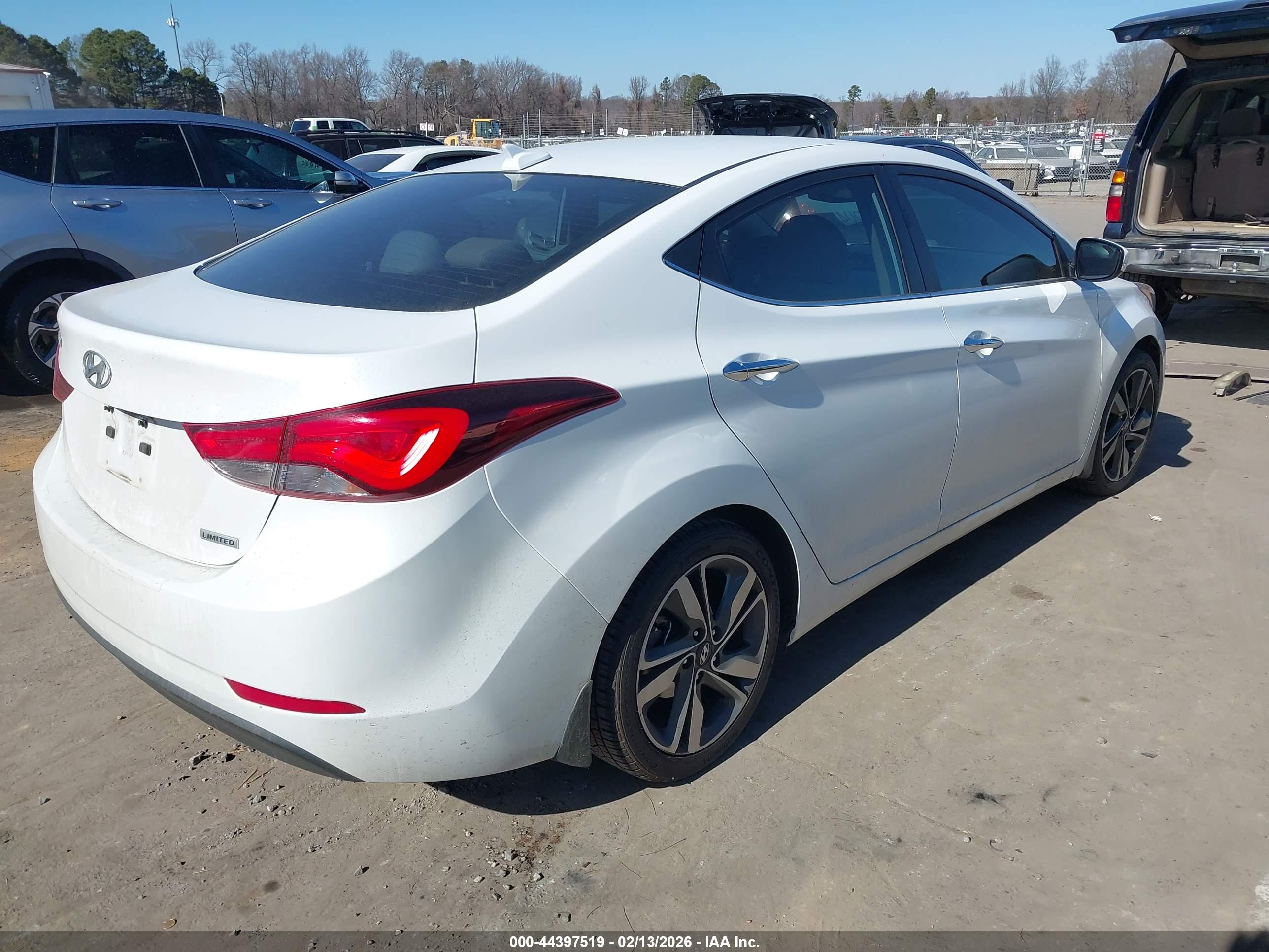 HYUNDAI ELANTRA image 4